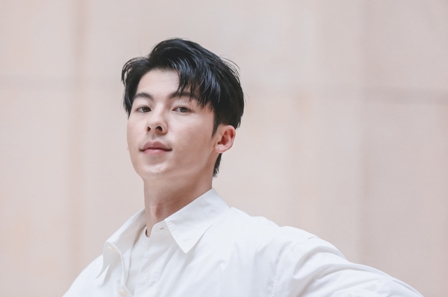 許光漢因主演台劇《想見你》紅到韓國，目前人飛往當地籌備本週末登場的首爾見面會，也接受當地媒體訪問。（翻攝自STARNEWS）