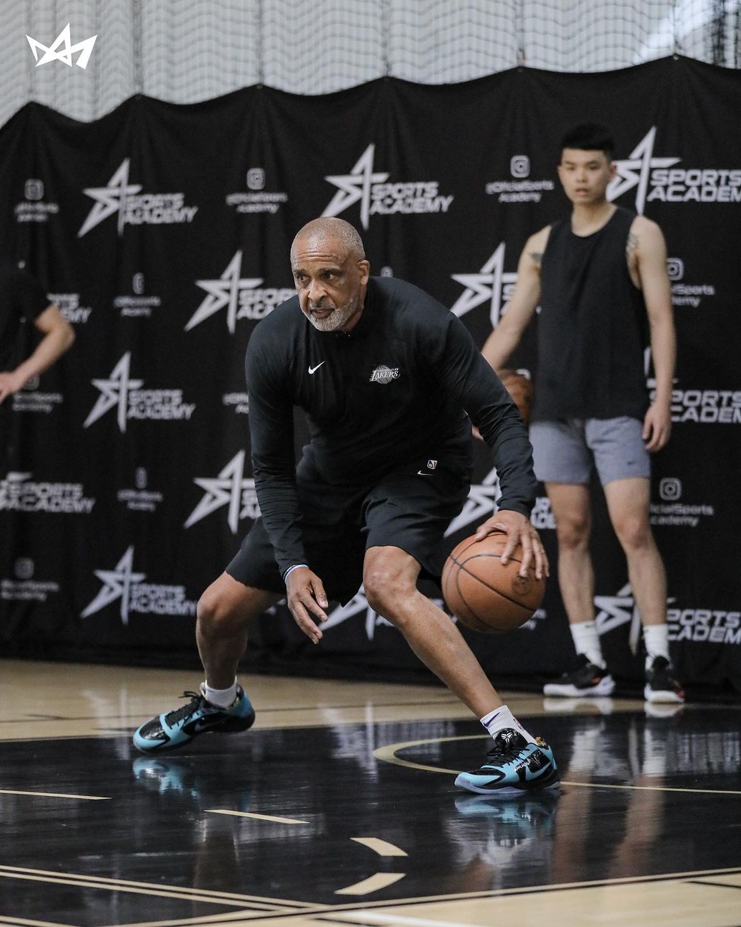 Phil Handy（中）為NBA球星LeBron James指定御用訓練師，據傳明年將來台協訓新北國王。（翻攝新北國王隊IG）