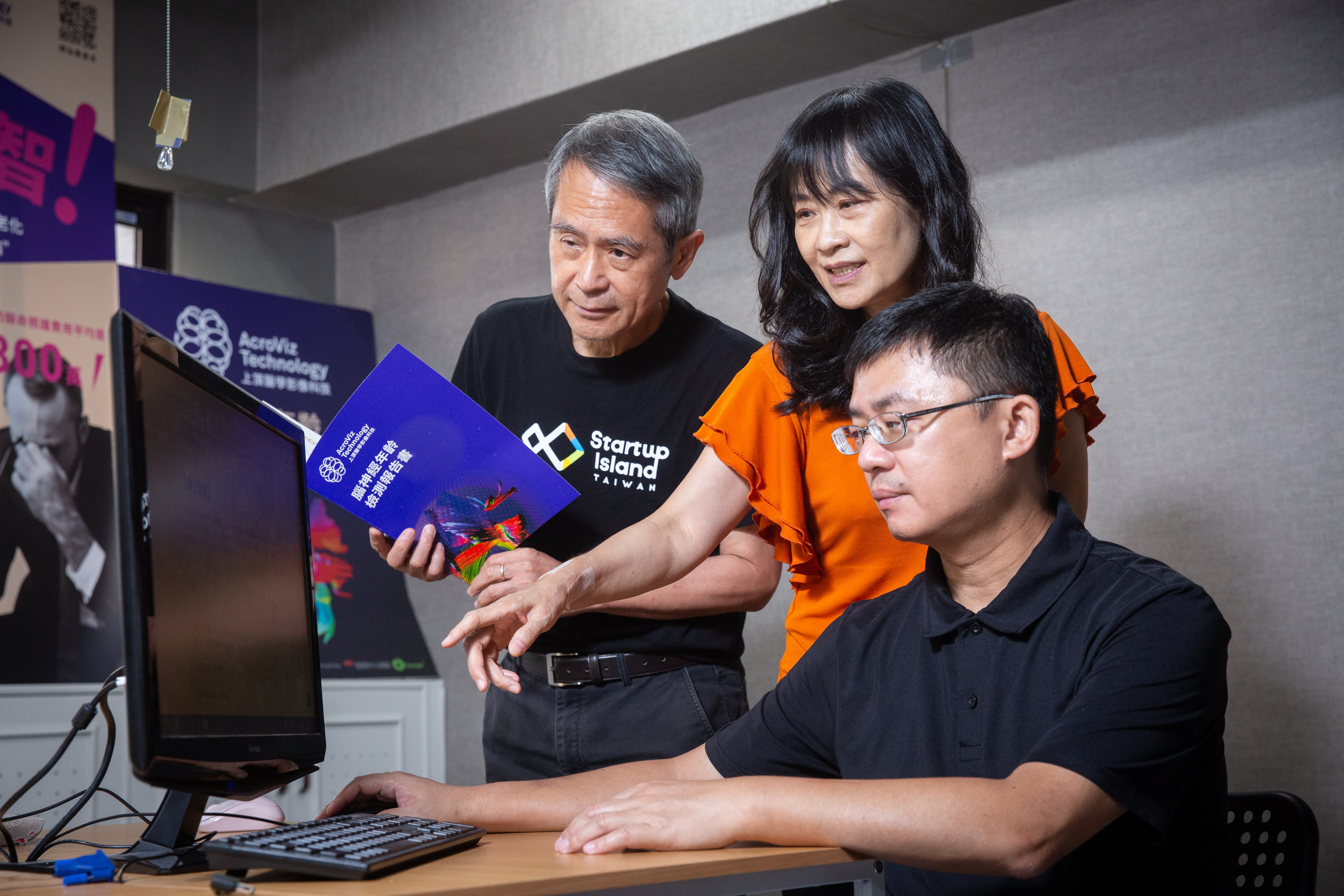 2017年成立的上頂醫學影像領先全球推出AI腦齡預測系統,其核心模組已取得美國FDA510(k)與TFDA食藥署上市許可。(上頂團隊:三位共同創辦人,醫務長曾文毅、總經理陳如芬、技術長徐泳欽)