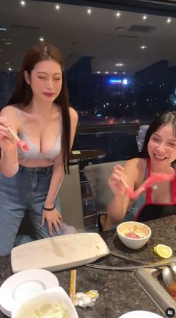 百萬辣模Yumi.k這次因為吃火鍋穿內衣挨轟。（翻攝Yumi.k Instagram）