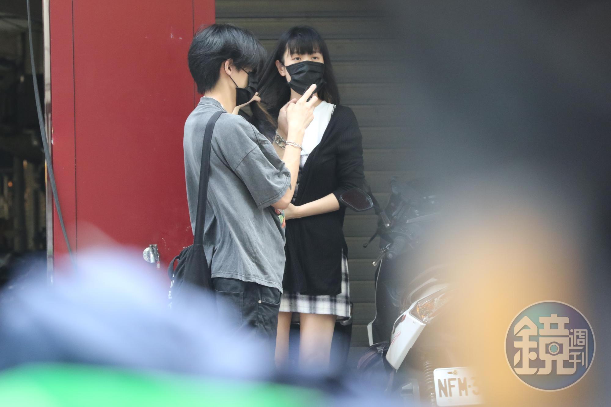 孫盛希雖然到凱爾家過夜，但經紀人卻回應2人並沒交往，相當引人遐想。