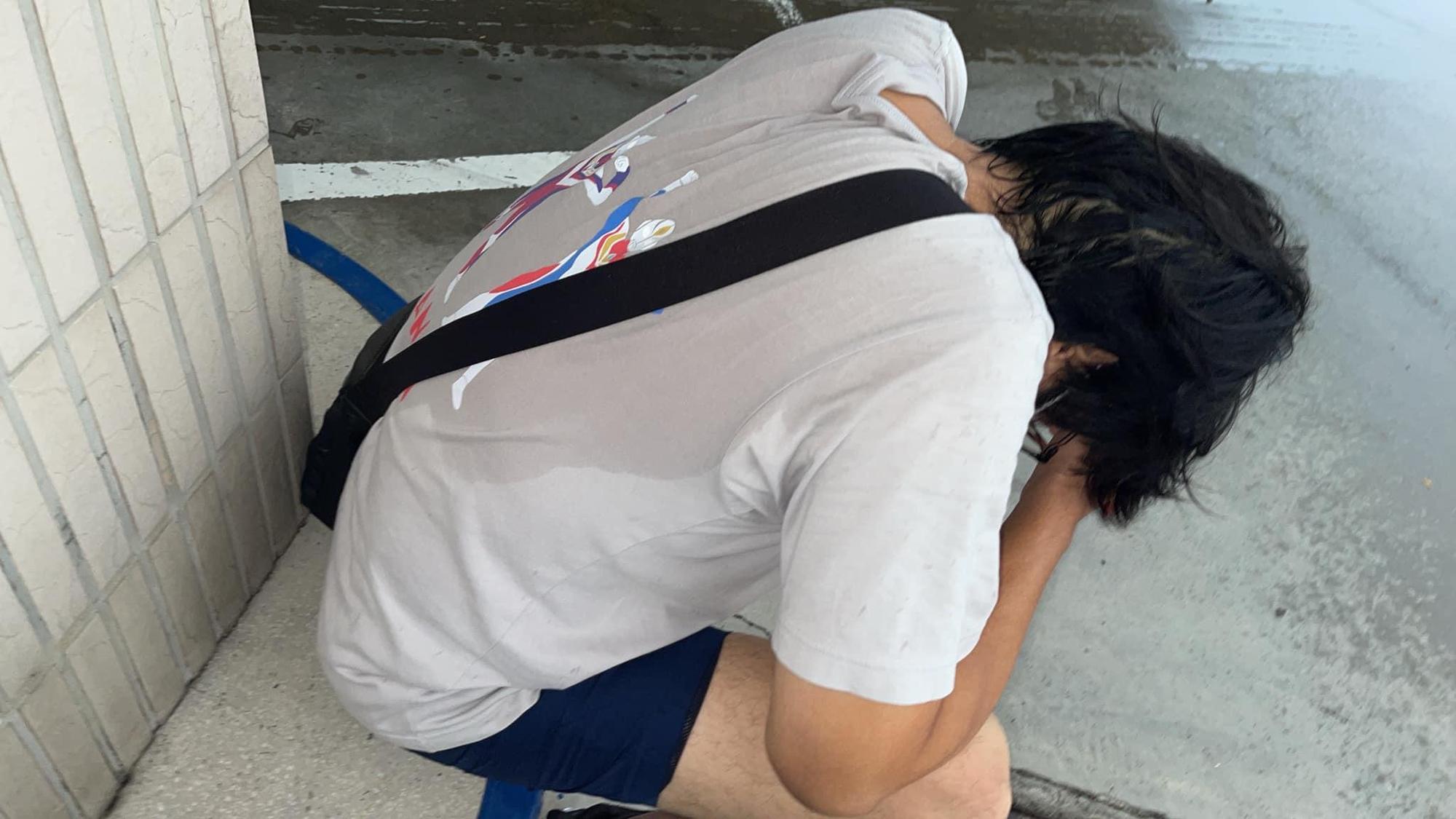 一名網友分享,昨日她和老公搭乘國客運時,老公急性膽結石發作,所幸在司機協助下,老公順利就醫。(翻攝自爆料公社)