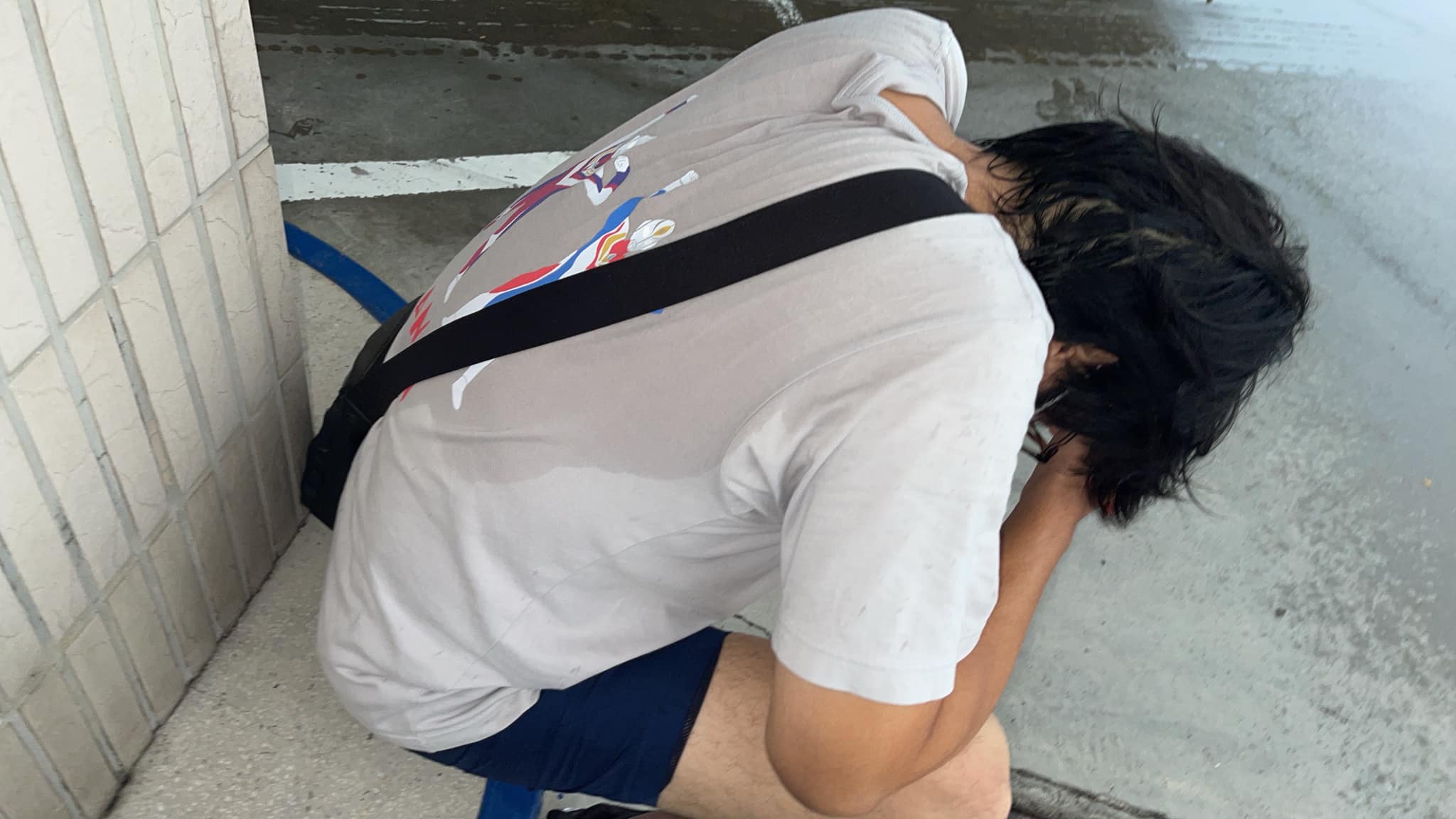 一名網友分享，昨日她和老公搭乘國客運時，老公急性膽結石發作，所幸在司機協助下，老公順利就醫。（翻攝自爆料公社）