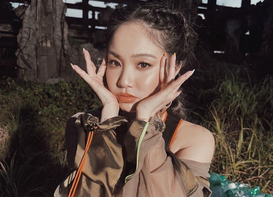 陳芳語與「血肉果汁機」鼓手彥文因合作而談戀愛，目前熱戀當中。（翻攝自陳芳語IG）