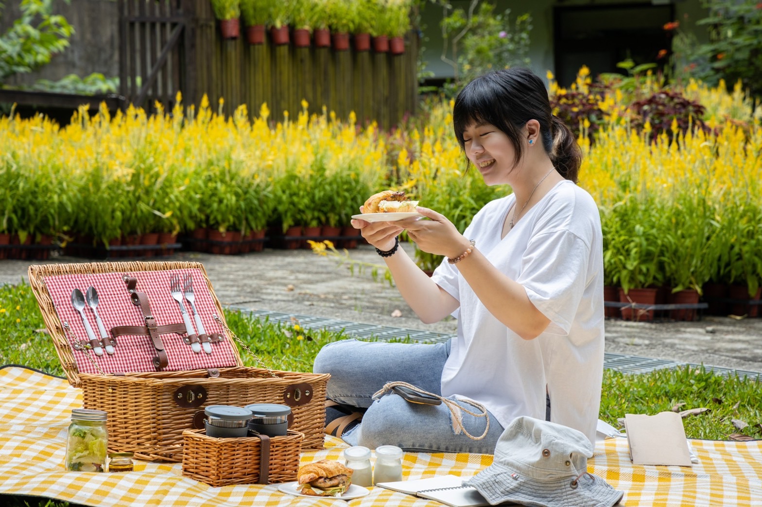 住客可以帶著野餐籃，走到園區中舒適的角落慢慢享用。