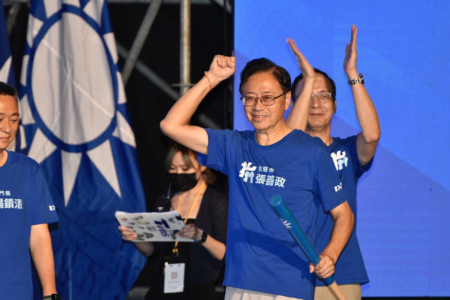 國民黨桃園市長參選人張善政被爆出抄襲疑雲，又遭起底競選團隊成員逾半數都有犯罪紀錄。