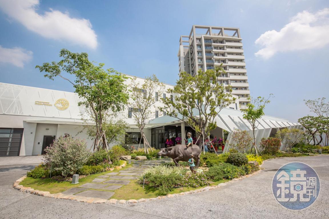 歷時3年建成的「阿裕牛肉」二店，佔地千坪，外觀如美術館。