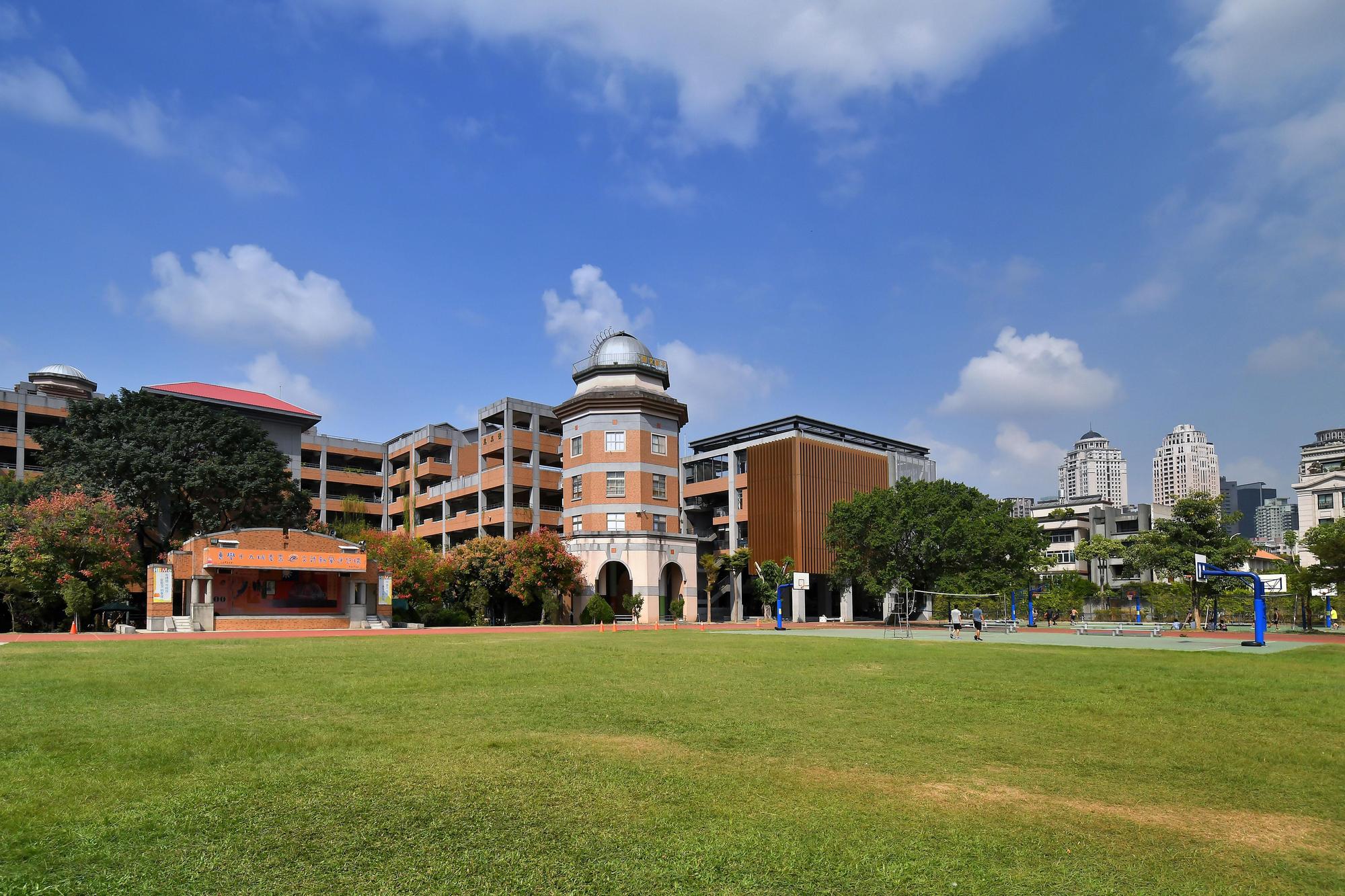台中超級明星學區：惠文國高中小的雙語教學，使學區內住宅產品吸引許多家長積極搶先卡位設籍。