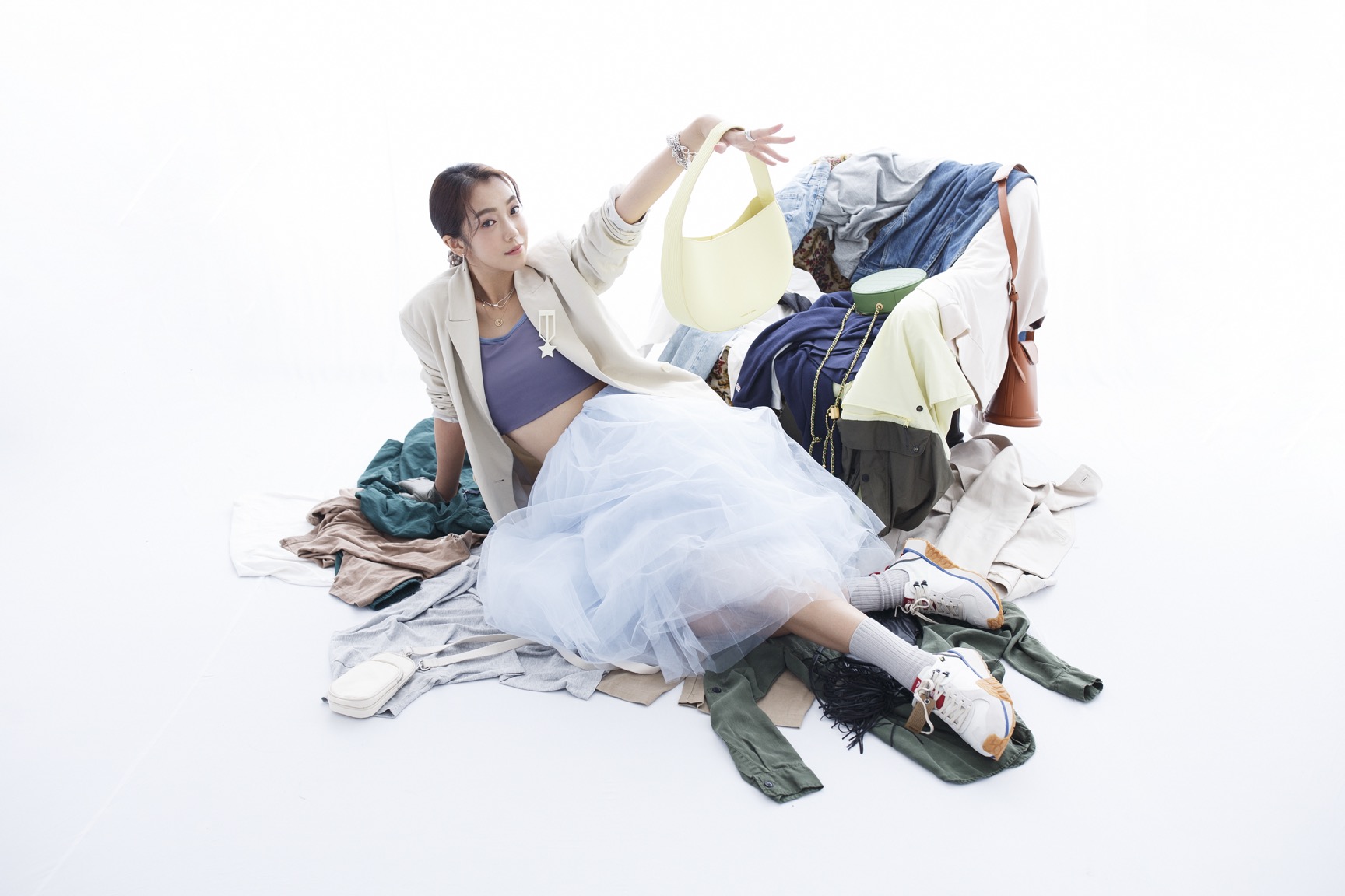 李霈瑜熱愛各種二手品項，受邀擔任二手造型搭配師。（旋轉拍賣提供）