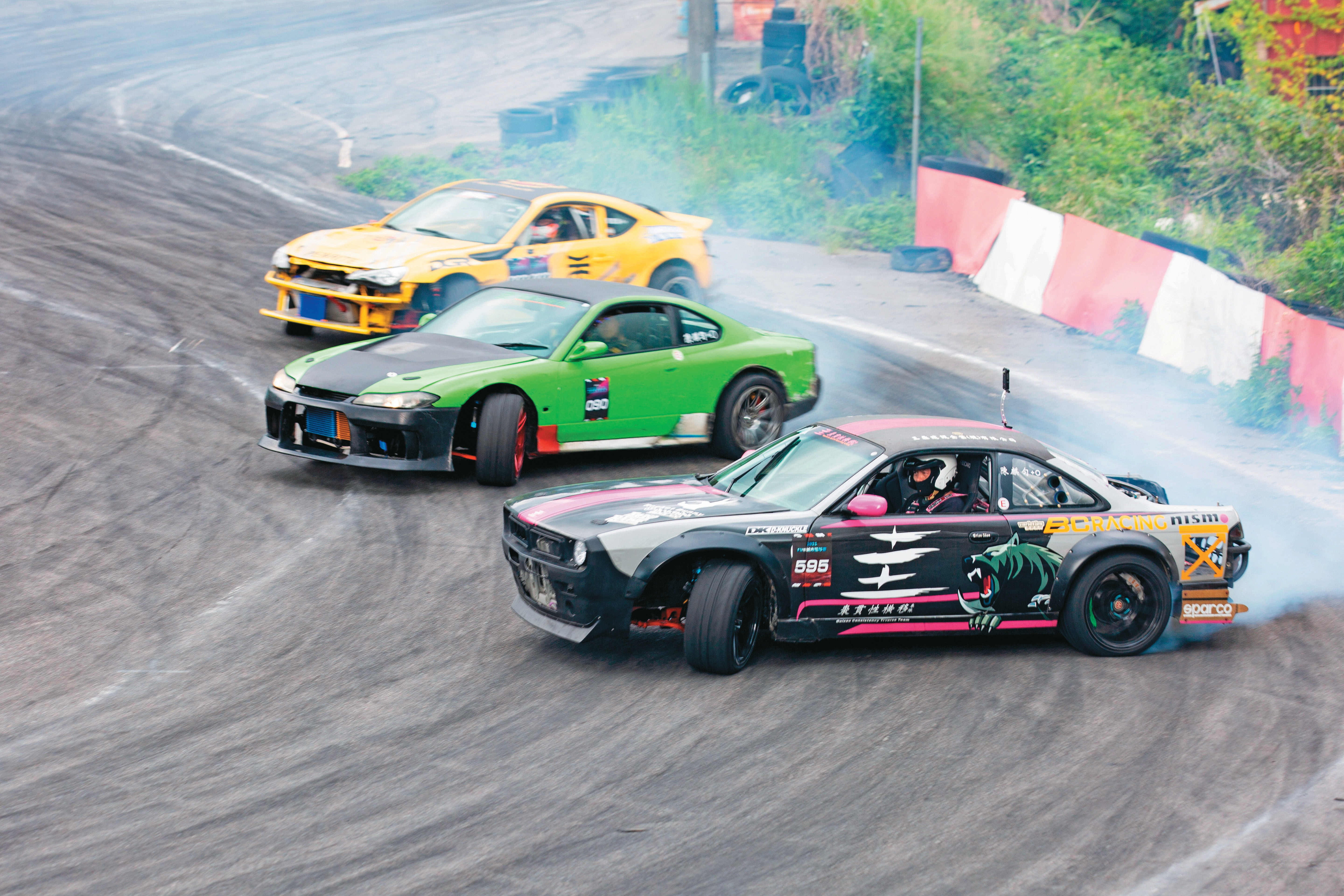 除了在賽道上指導學員甩尾技巧，馮仁稚也教授嚴謹的賽車態度。