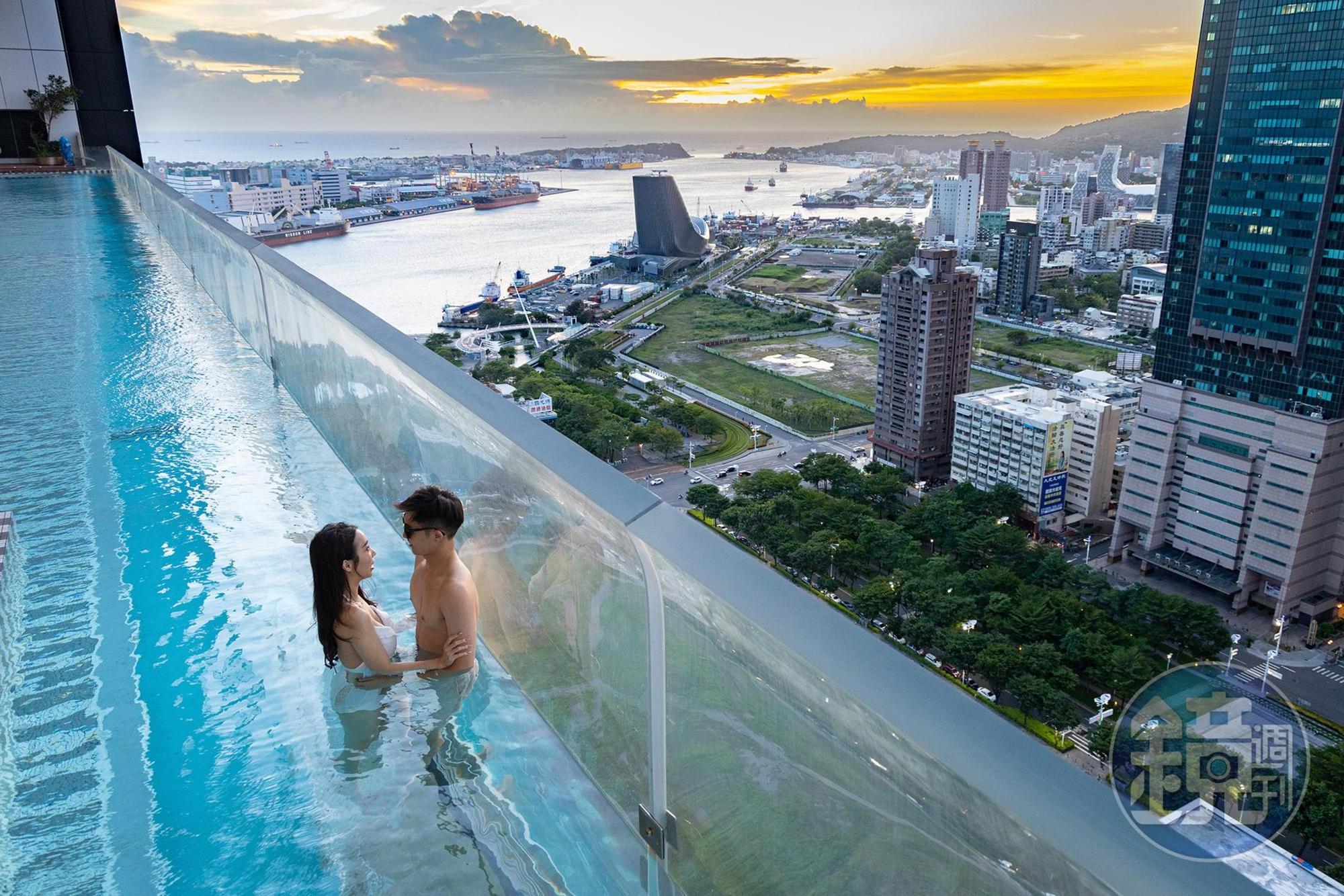 「承億酒店TAi Urban Resort」以能欣賞絕美日落海景與高空透明無邊際泳池的，穩坐高雄下半年度話題新飯店寶座，飯店從9月1日對外試營運，並預計10月正式開幕。