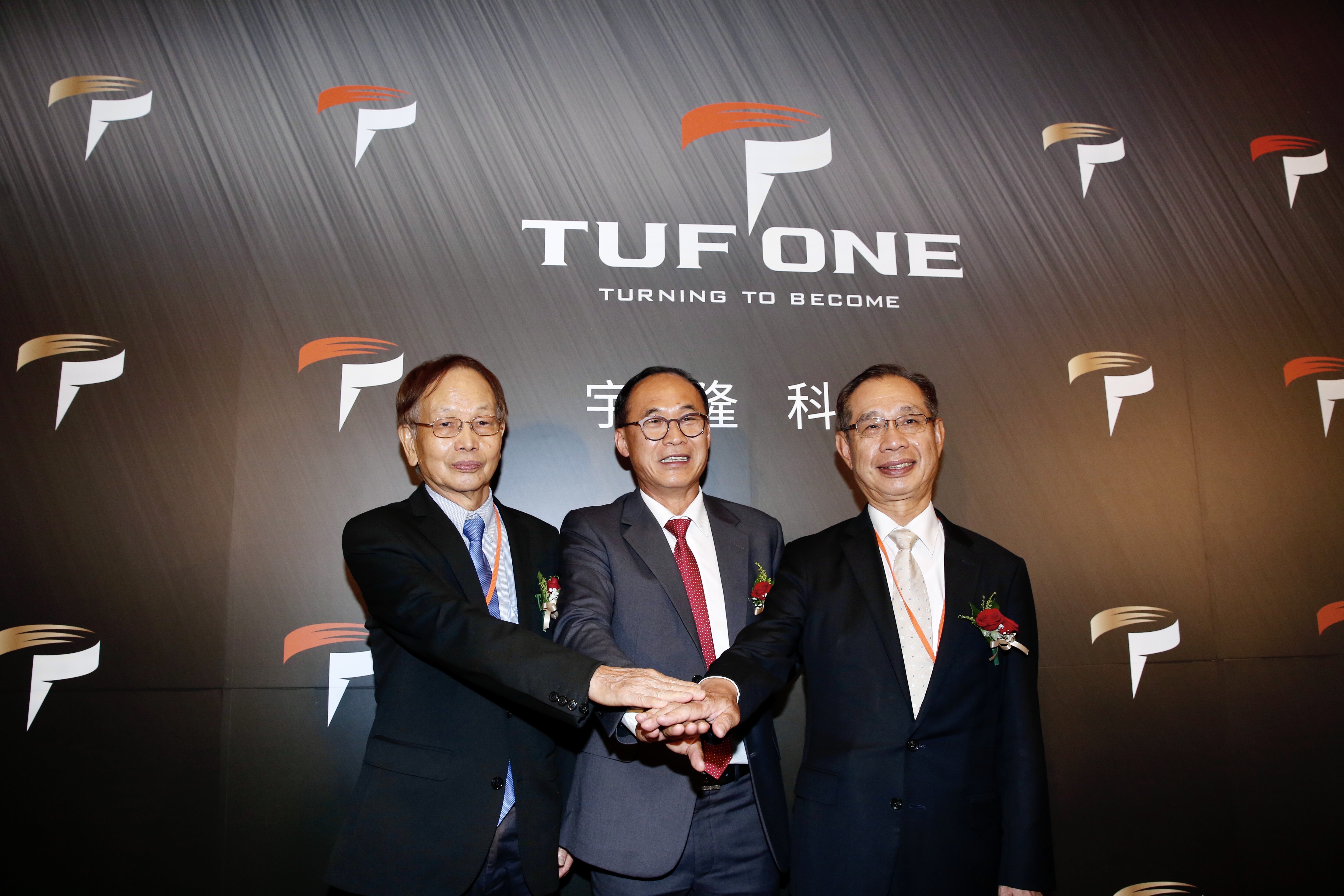 精密零件機械加工大廠宇隆科技，今年7月今舉行記者會宣布，推出自有品牌「TUF ONE」行星減速機左起：程泰集團董事長楊德華、宇隆董事長劉俊昌與伸興董事長林志誠均出席。