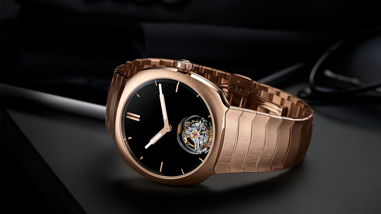 Streamliner Tourbillon Vantablack® |錶徑40mm/紅金材質/時、分指示、陀飛輪裝置/HMC 804自動上鍊機芯/防水120米/定價NT$3,960,000