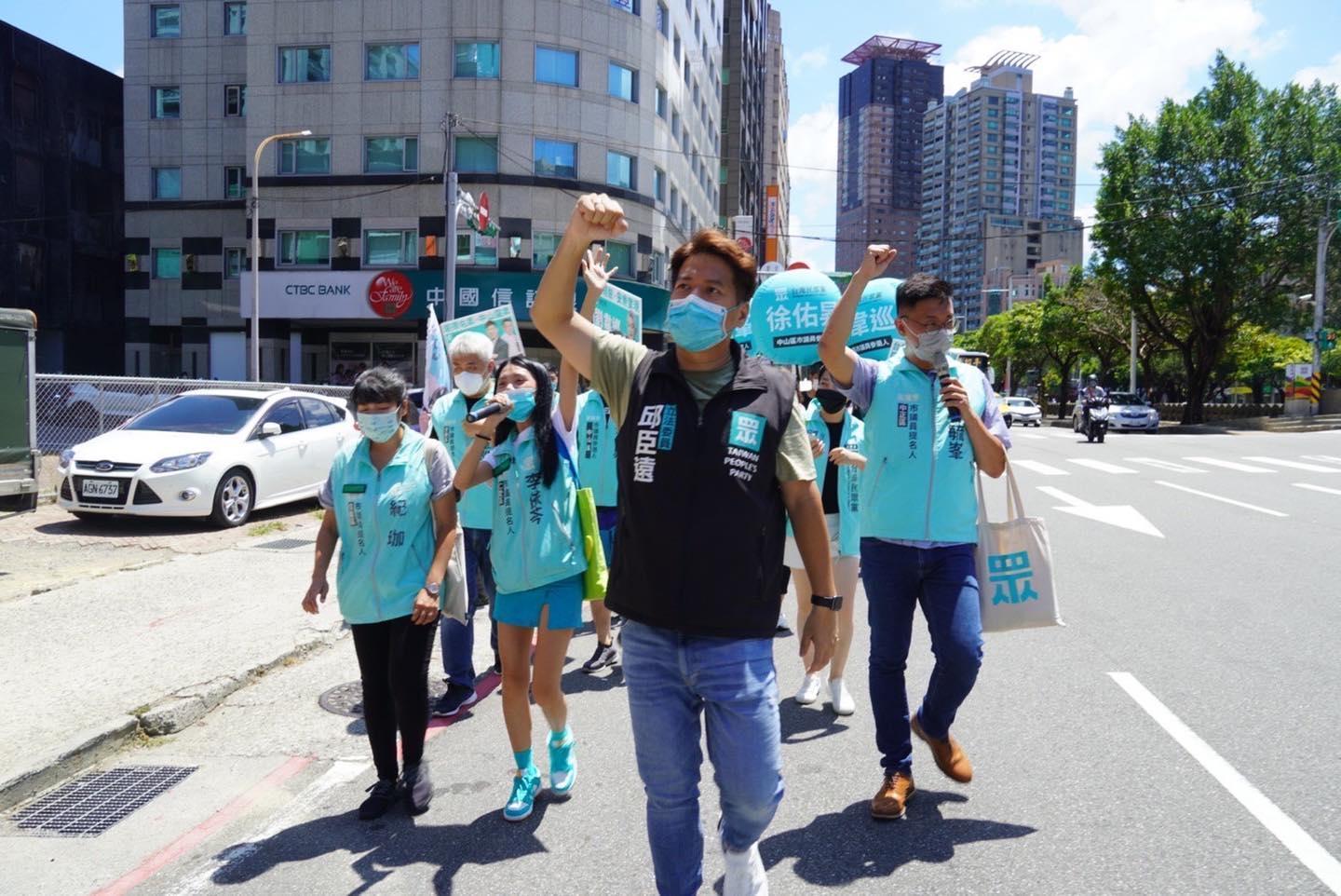 邱臣遠表示,不會參選年底的基隆市長選舉,但會做好母雞角色。(翻攝自邱臣遠臉書)