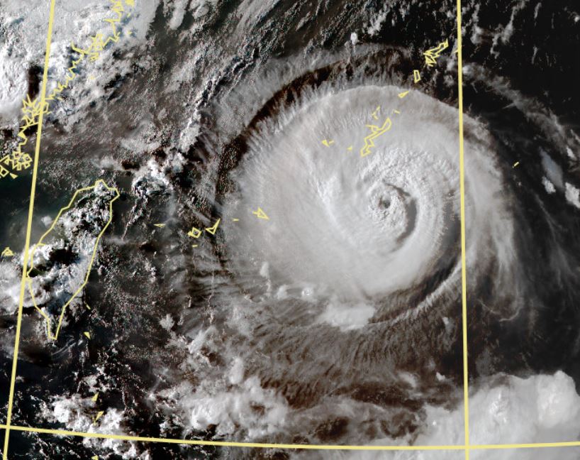 強颱「軒嵐諾」清晰可見。（中央氣象局）
