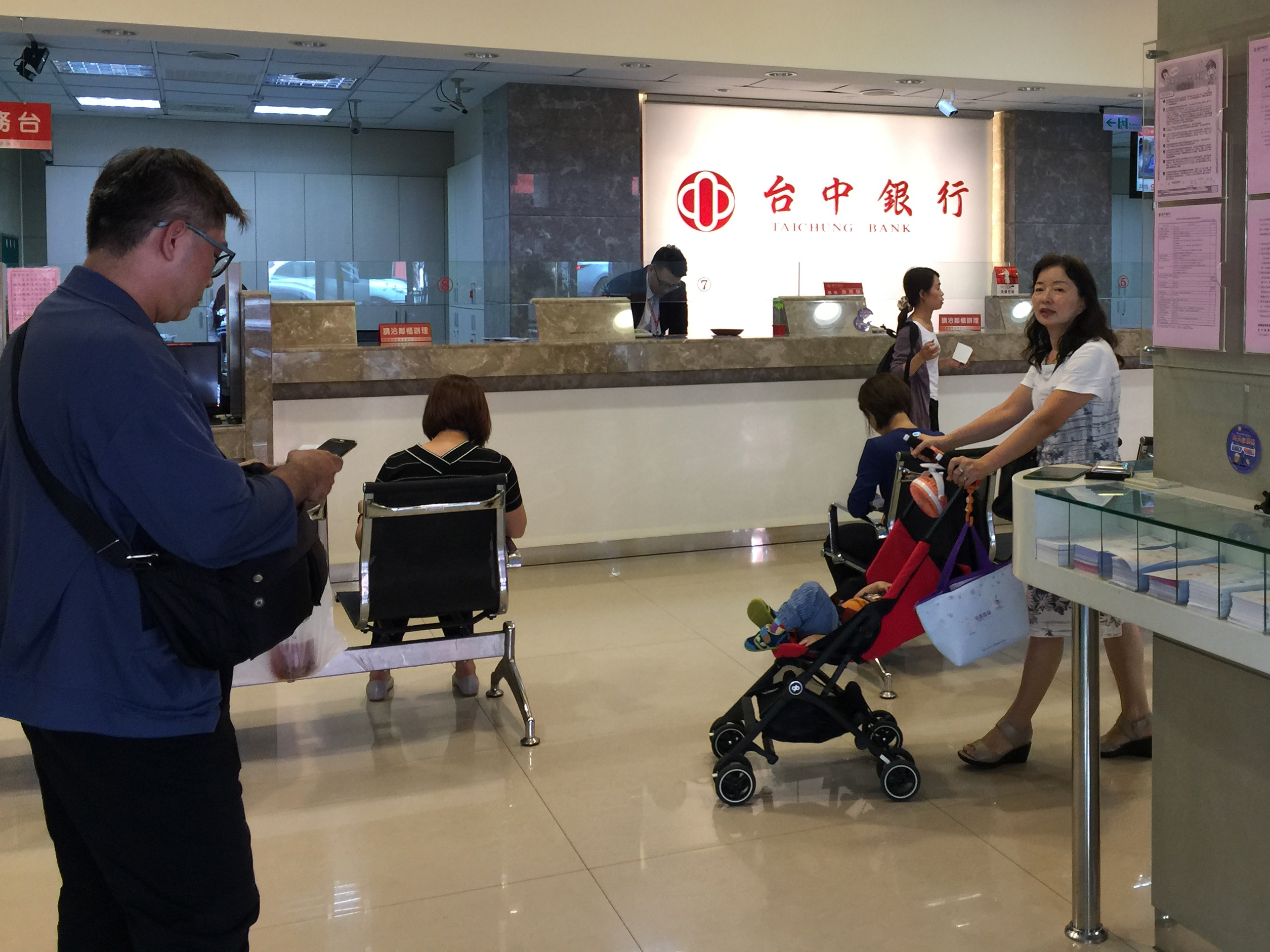 股東人數20萬人以下的小型冷門金融股，今年來表現優於大盤。