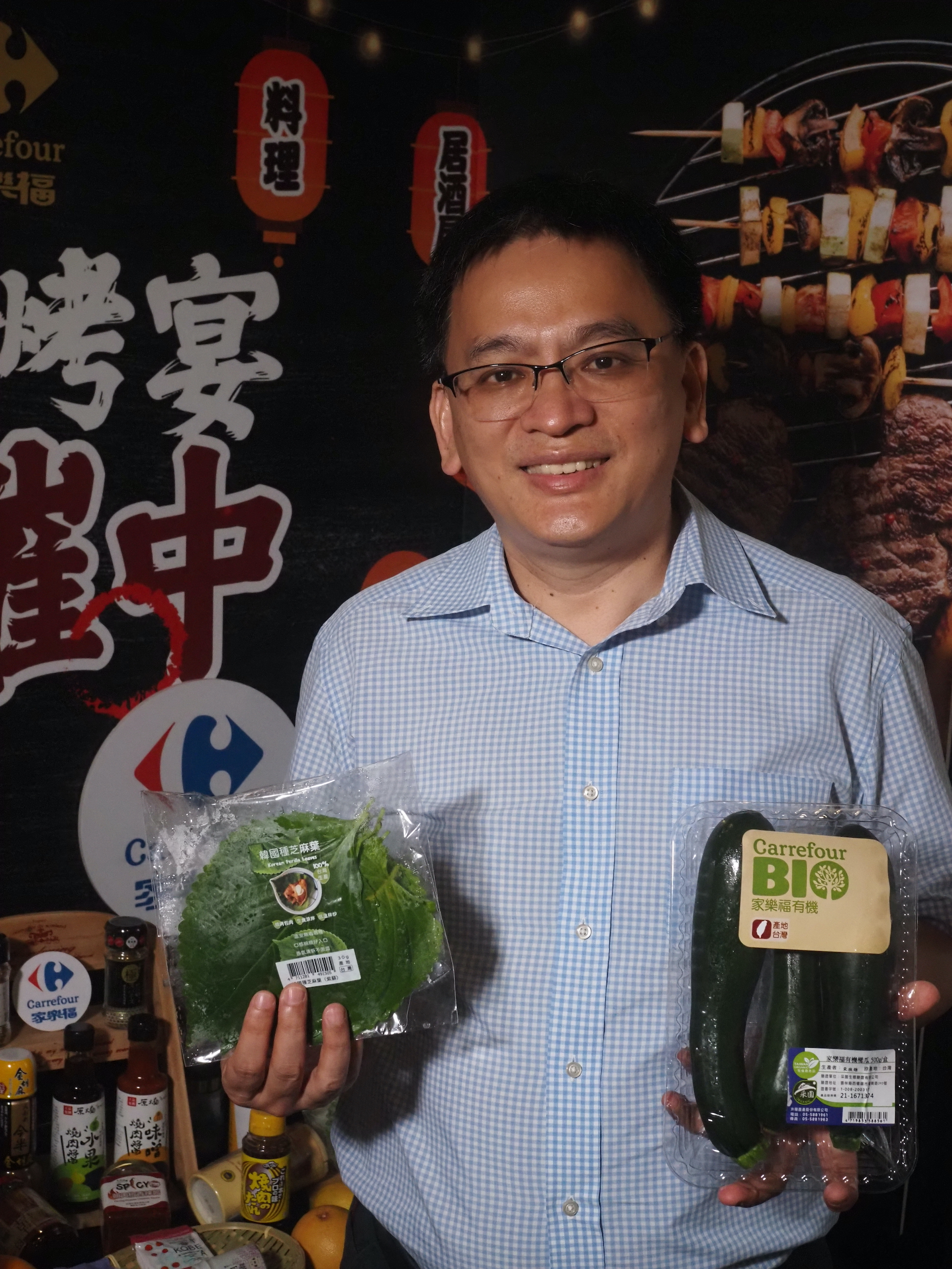 家樂福商品部全國生鮮經理孔清沐有如美食獵人，到處探訪優質台灣好食材。