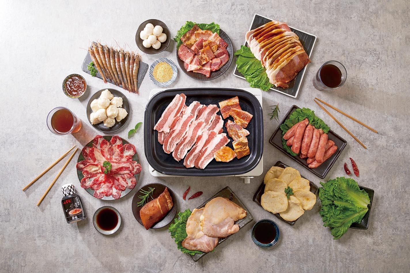 中秋將至，家樂福推出「七里香經典烤肉組」等烤肉組合，讓人臨時抱佛腳也吃得不委屈。（1,880元／組，翻攝自家樂福線上購物）