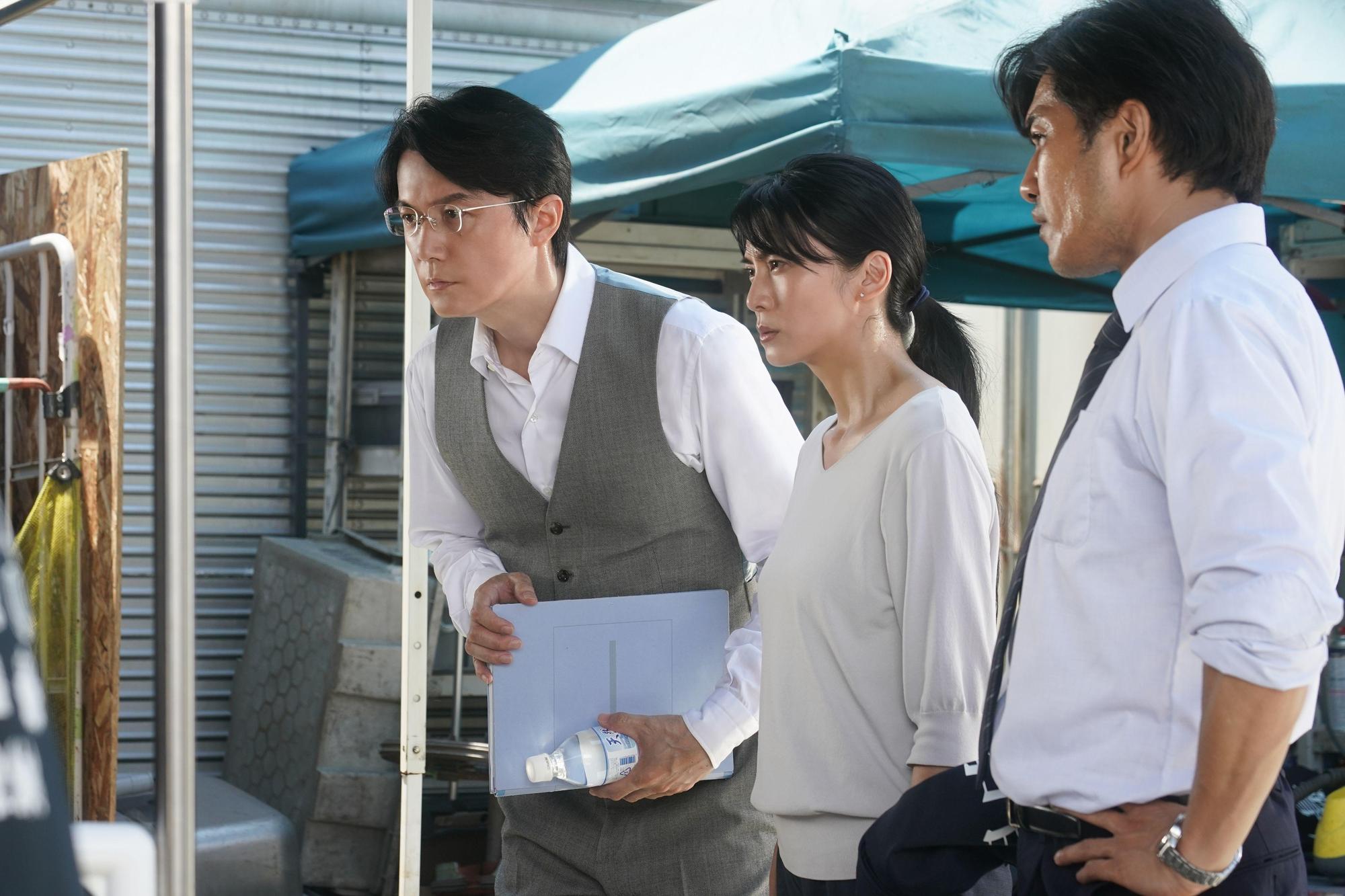 福山雅治(左起)相隔9年再演湯川學,和柴崎幸、北村一輝於《破案天才伽利略:沈默的遊行》再解懸案。(威視電影提供)