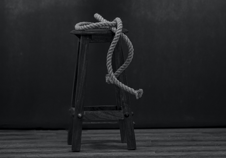 丈夫在自家輕生，共同持有房產的小叔不滿房價下跌竟對寡嫂提告求償。（示意圖 ，Pexels）