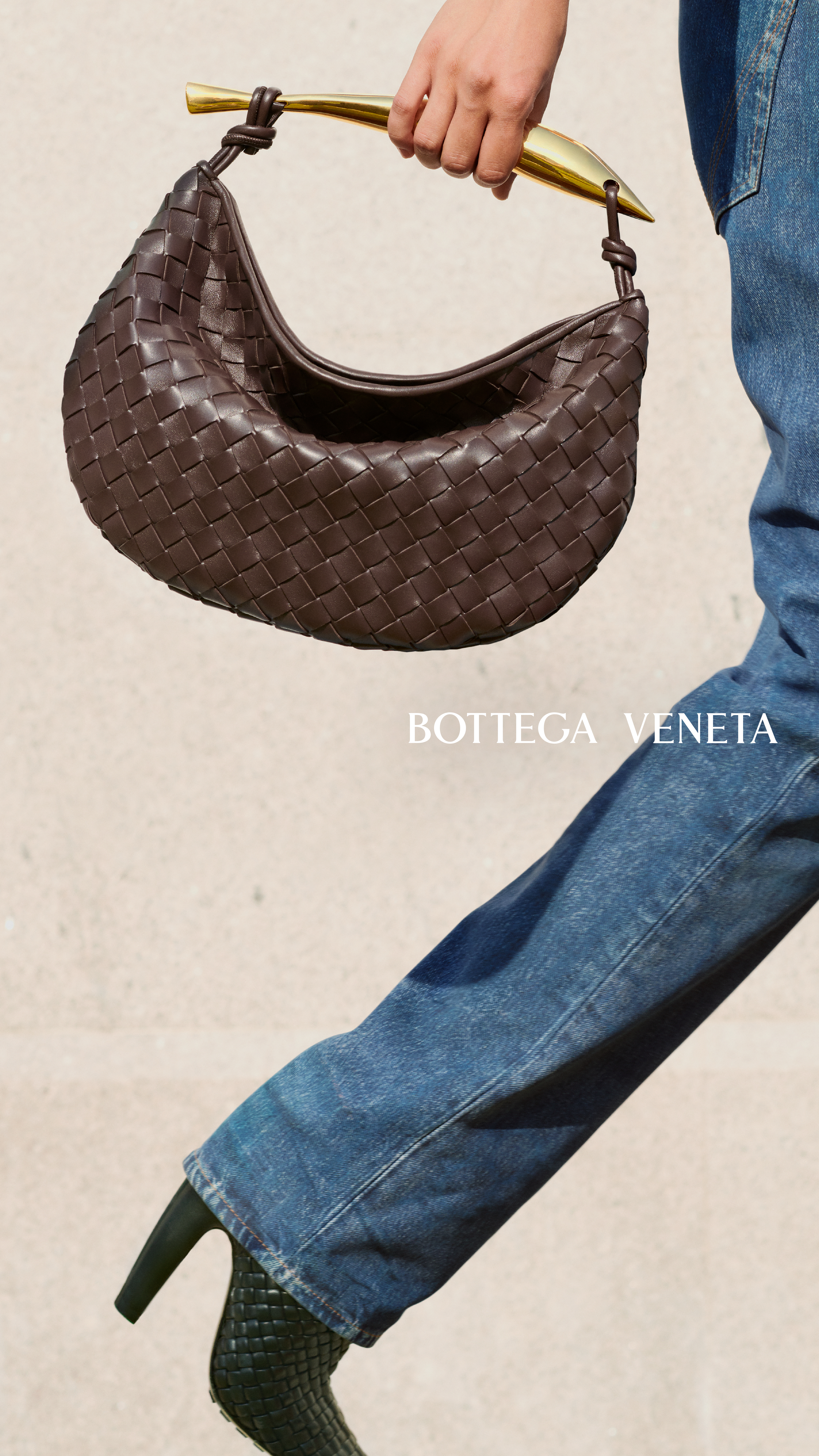 Matthieu Blazy找回Bottega Veneta的皮革工藝經典,結合嶄新時髦輪廓,打造出連時尚編輯們都愛上的全新BV。(Bottega Veneta提供)