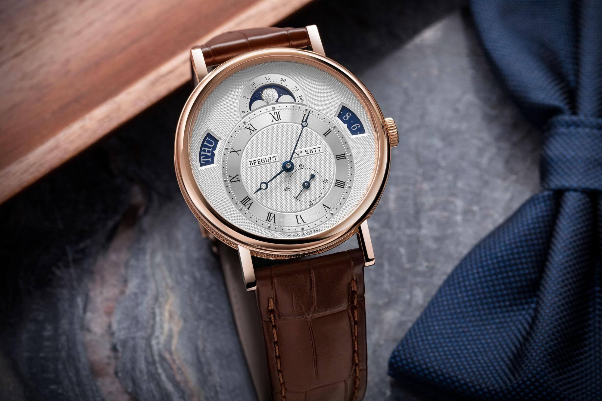 BREGUET Classique Calendar 7337｜錶徑39mm／18K玫瑰金材質／時、分、小秒、日期、星期、月相指示／502型自動上鍊機芯／防水30米／定價NT$1,388,000