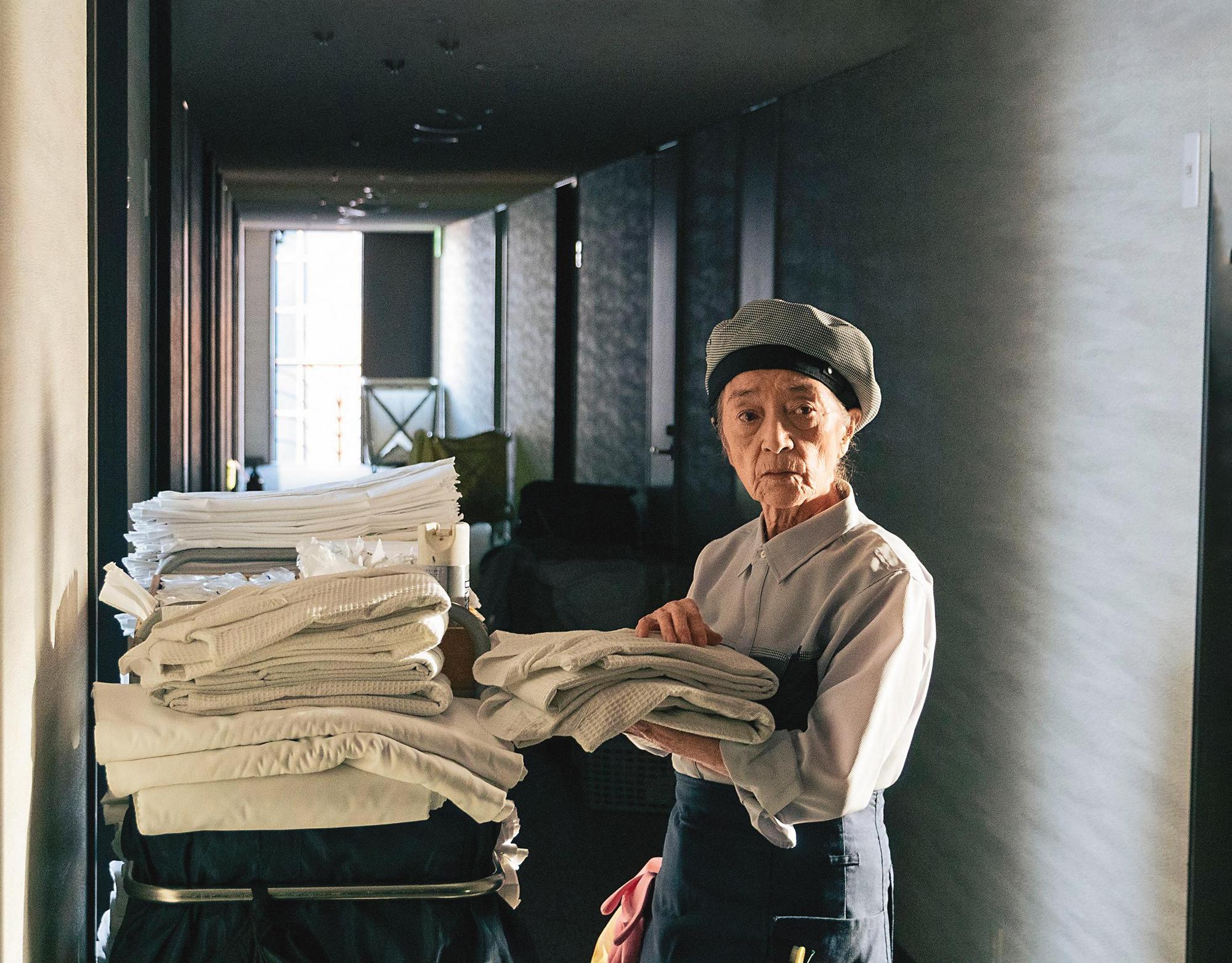 倍賞千惠子飾演靠自己打工生活的78歲獨居老人，卻因年齡遭公司資遣。（天馬行空提供）