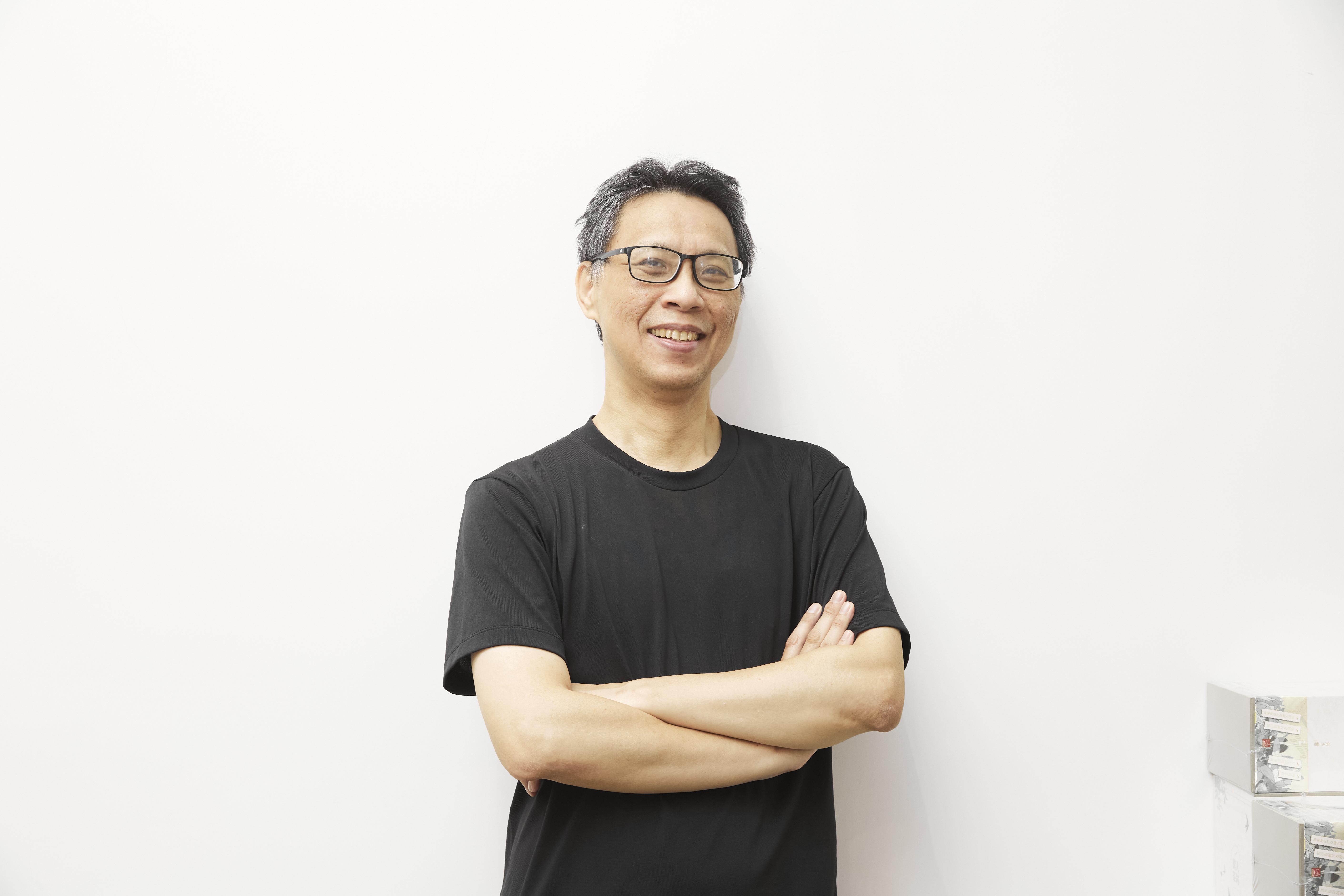 李鴻欽從小喜歡看國片，影響他的創作風格。