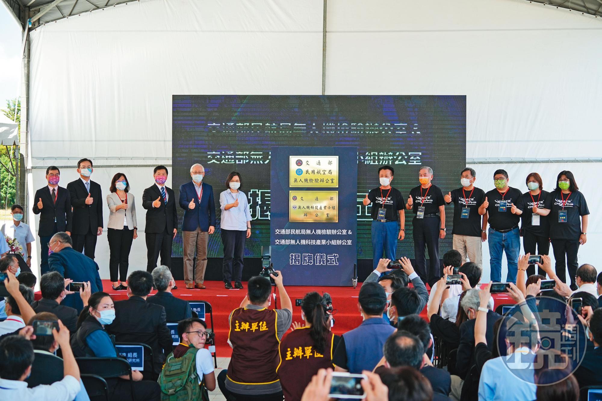 台海危機刺激政府積極推動無人機自主化,促使民間業者紛紛朝軍用無人機領域邁進。