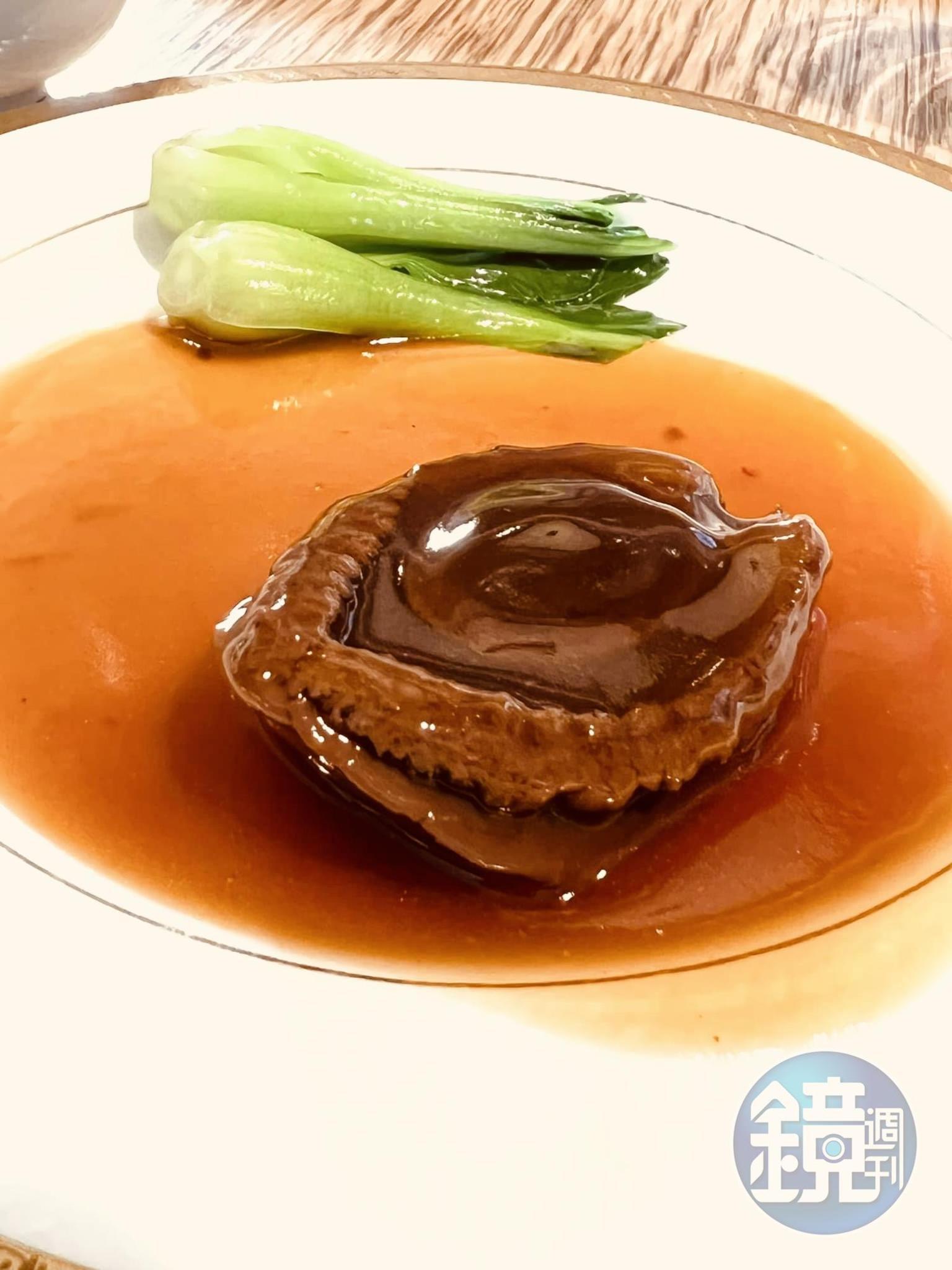溏心鮑魚雖好，旁邊的鮑汁撈白飯才是一絕。