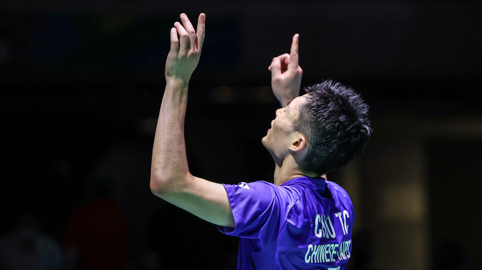 周天成驚險以22比20守住最後一局，成功晉級男單4強賽。（翻攝自BWF官網）