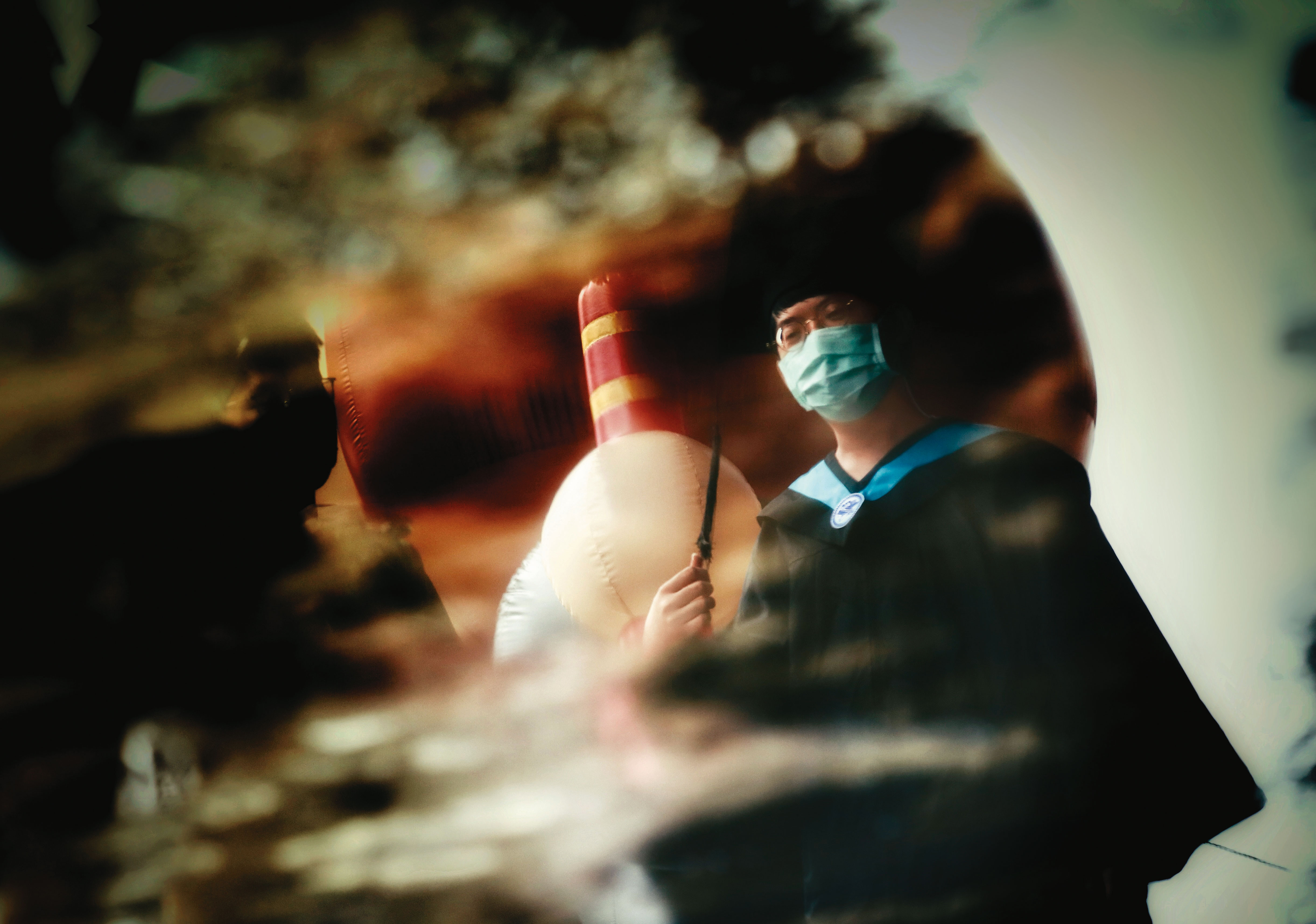 就學貸款讓許多剛出社會的青年人生剛起步就已欠債。（王均峰攝）