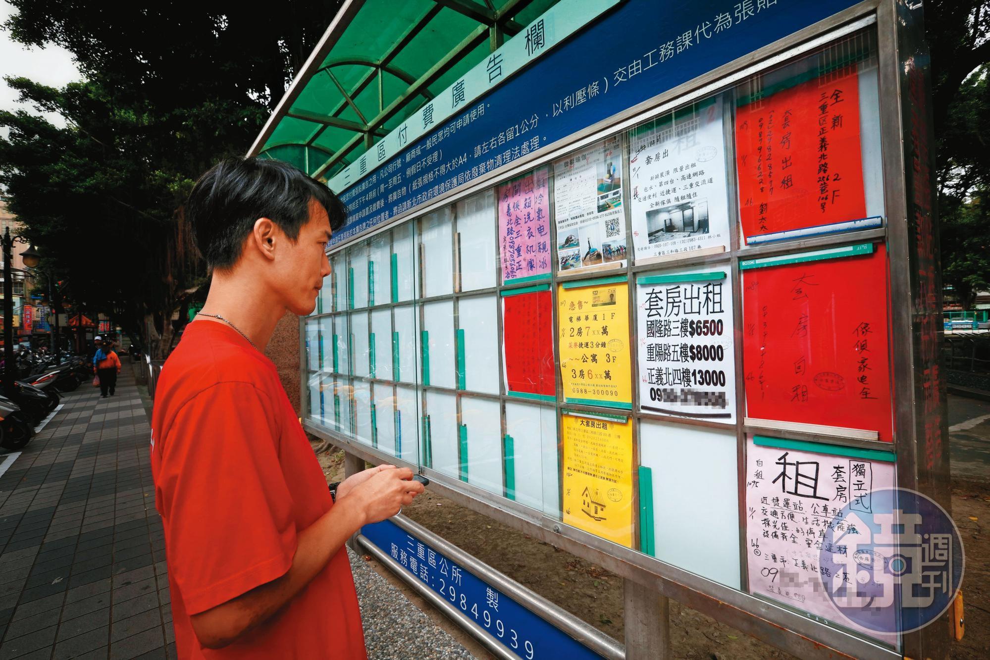 積欠就學貸款外，青年長期低薪，房租、物價上漲，都讓其生活不堪重負。（董孟航攝）