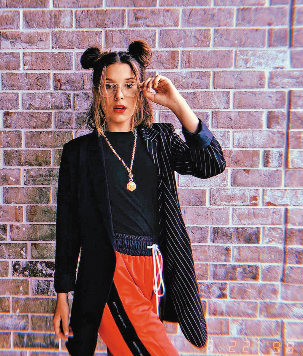 《怪奇物語》(Stranger Things)中飾演Eleven的英國女星米莉芭比布朗(Millie Bobby Brown),以一種怪美路線被The Book Club圈粉。(藍鐘提供)