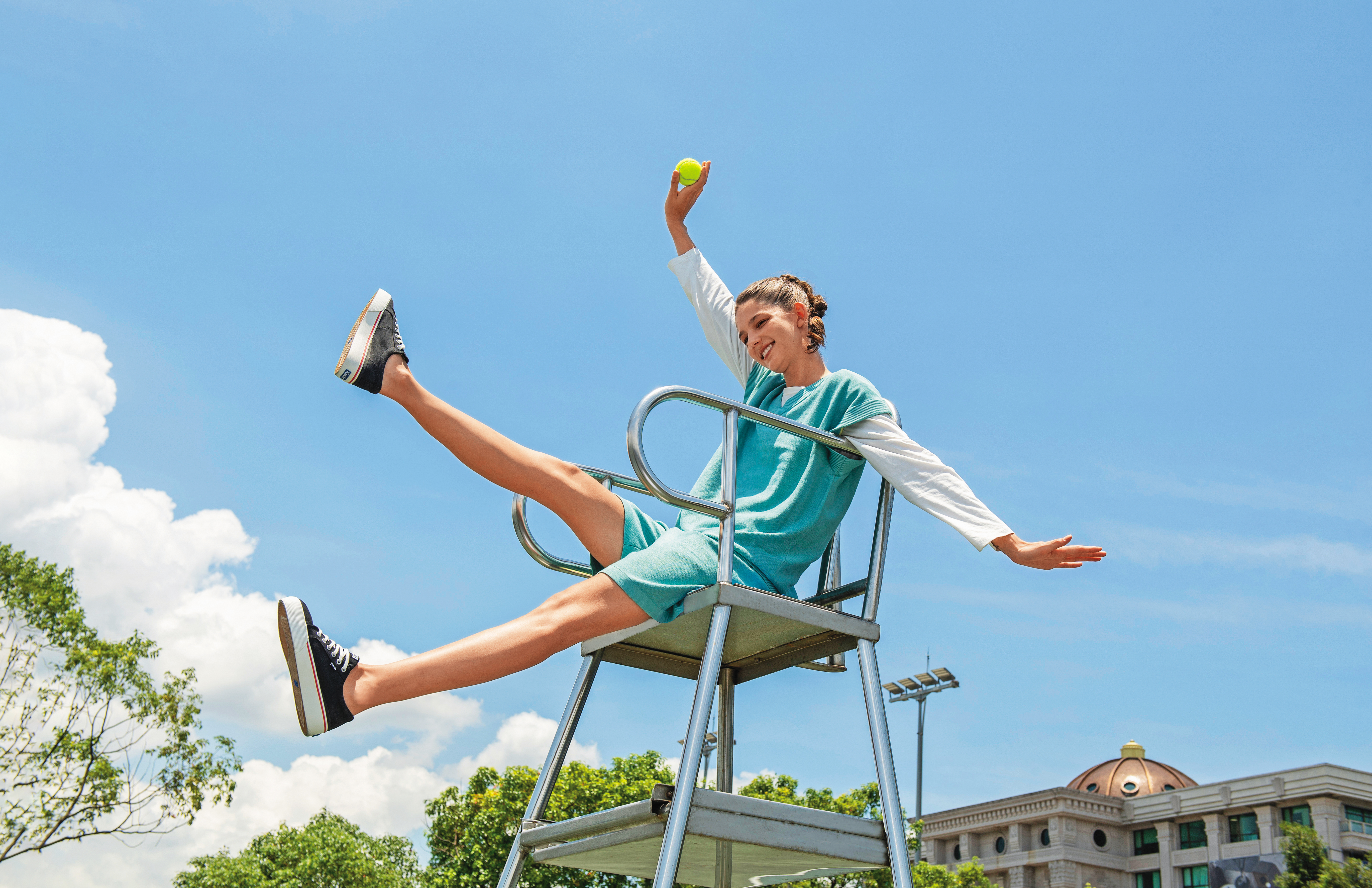 Jump Kick Duo經典紅線運動風厚底鞋 NT$2,490（寶原興業提供）