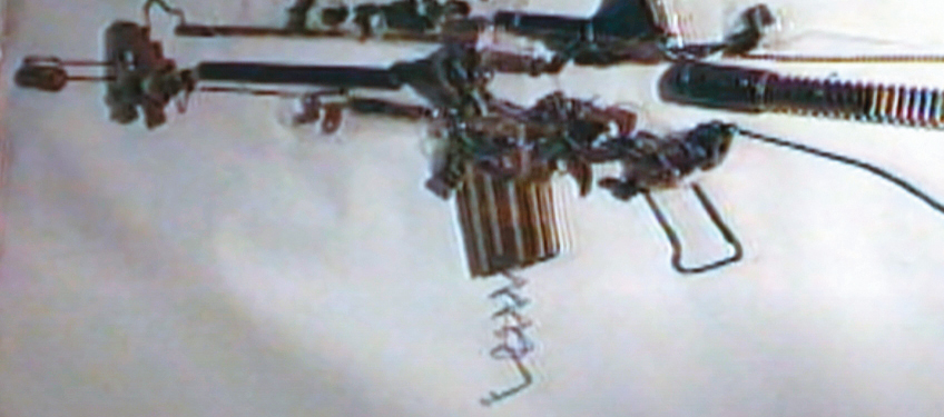 警方尋獲雙哨命案被搶的步槍，槍枝已遭分解。（東森新聞提供）