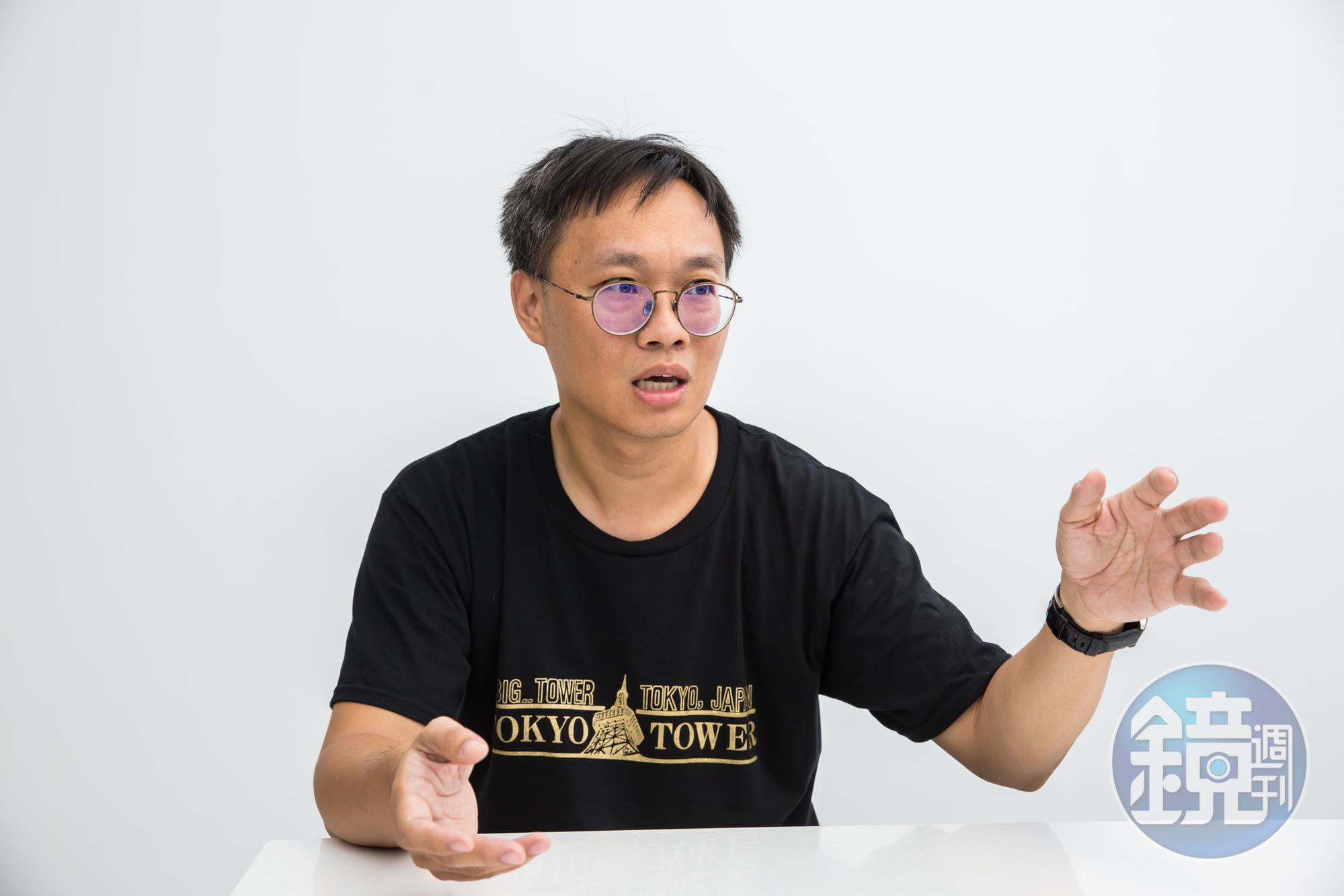 小樂考量資產成長及現金流的特性,每月定期買入00850及00878等ETF。