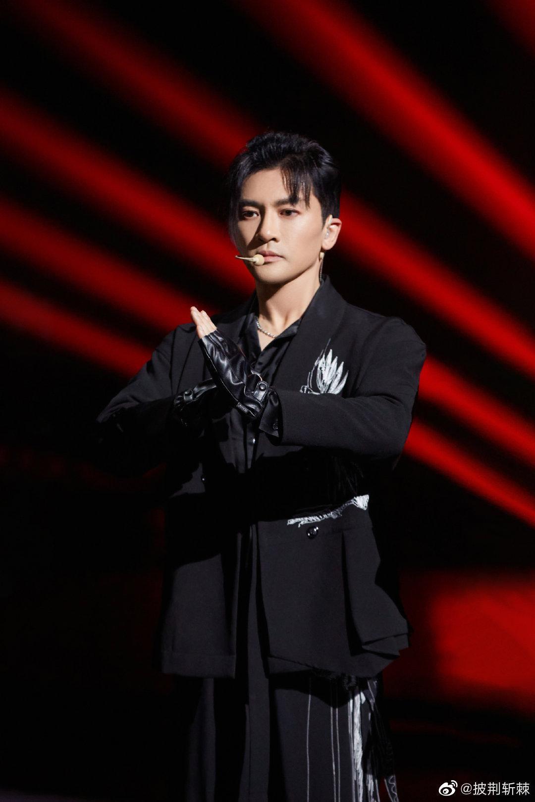 曾經在《風聲》演過崑曲名伶的蘇有朋,唱起〈霍元甲〉的戲腔也毫不費力,成為整個舞台的亮點。(披荊斬棘官博)