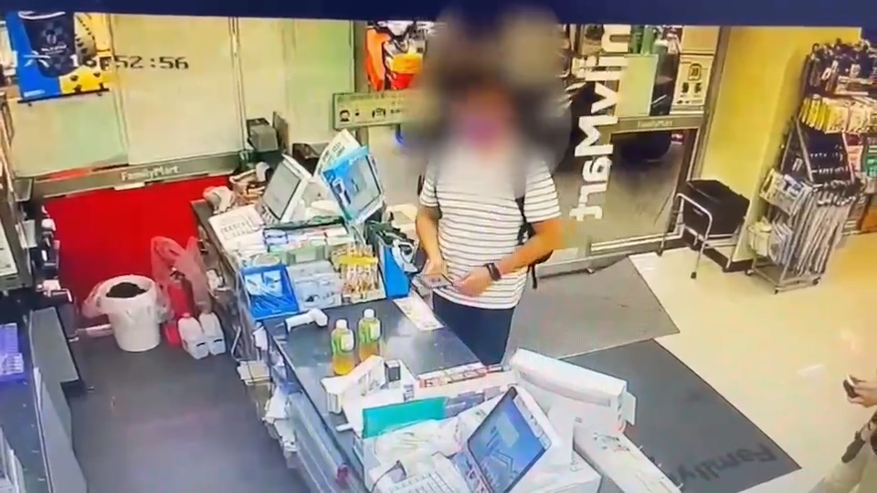 超商監視器拍下郭嫌身影。（警方提供）