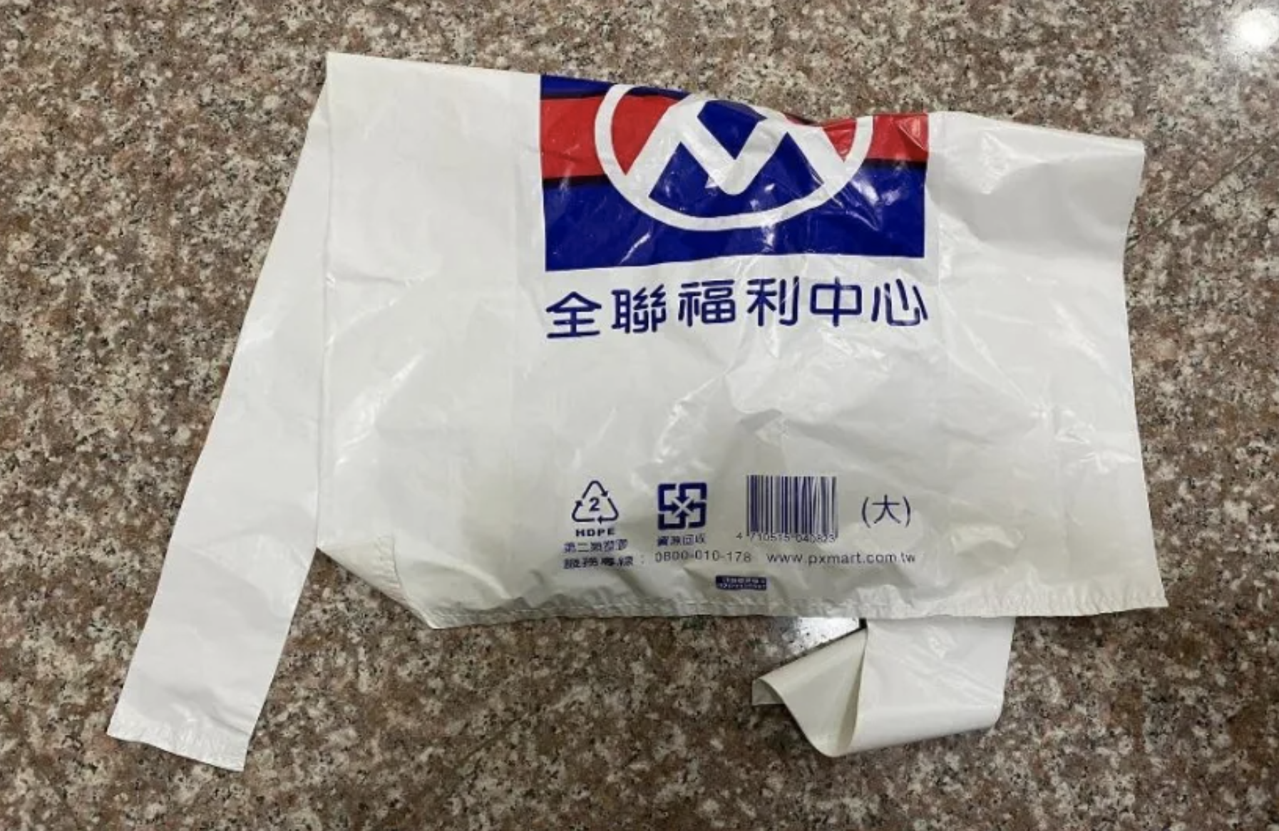 颱風天叫外送撲空,結果只收到一個塑膠袋。(翻攝我愛全聯-好物老實說臉書社團)