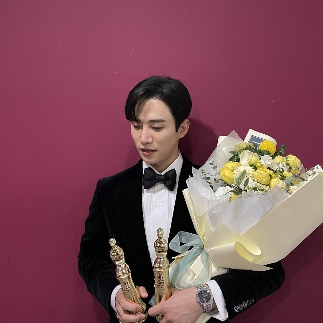 李俊昊奪得本年度百想藝術大賞的男子最優秀演技獎。(翻攝自李俊昊IG)