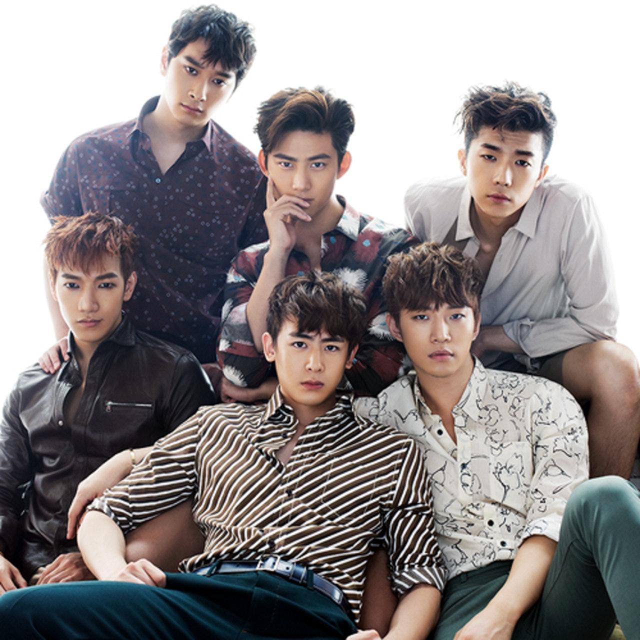 李俊昊(前排右起逆時針)、Nichkhun、Jun.K(金閔俊)、燦盛、澤演、祐榮2008年組成野獸派男團2PM。(翻攝自百度百科)