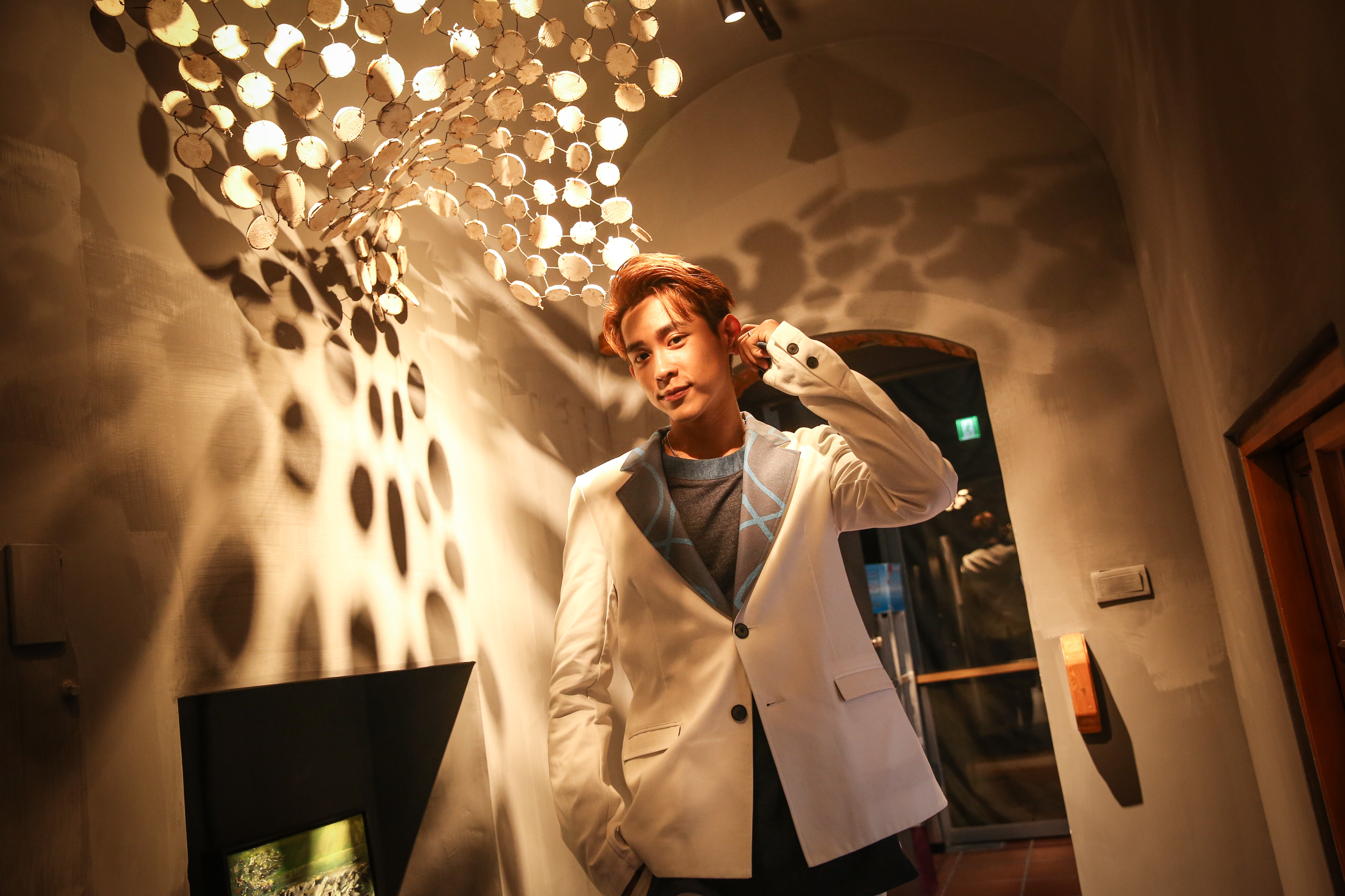 陳治廷參加《原子少年》從怯生生不敢說話，到現在能面對鏡頭流暢表達，覺得自己成長許多。