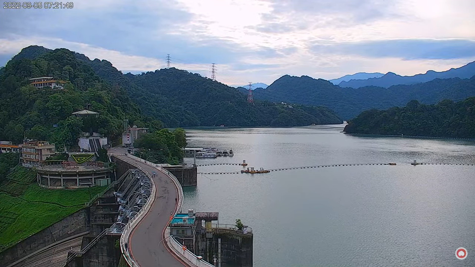 近日降雨為全台水庫帶來3.5億噸水，約超過一座翡翠水庫庫容，而這波降雨最大受益者為石門水庫及翡翠水庫。（翻攝自石門水庫即時影像）