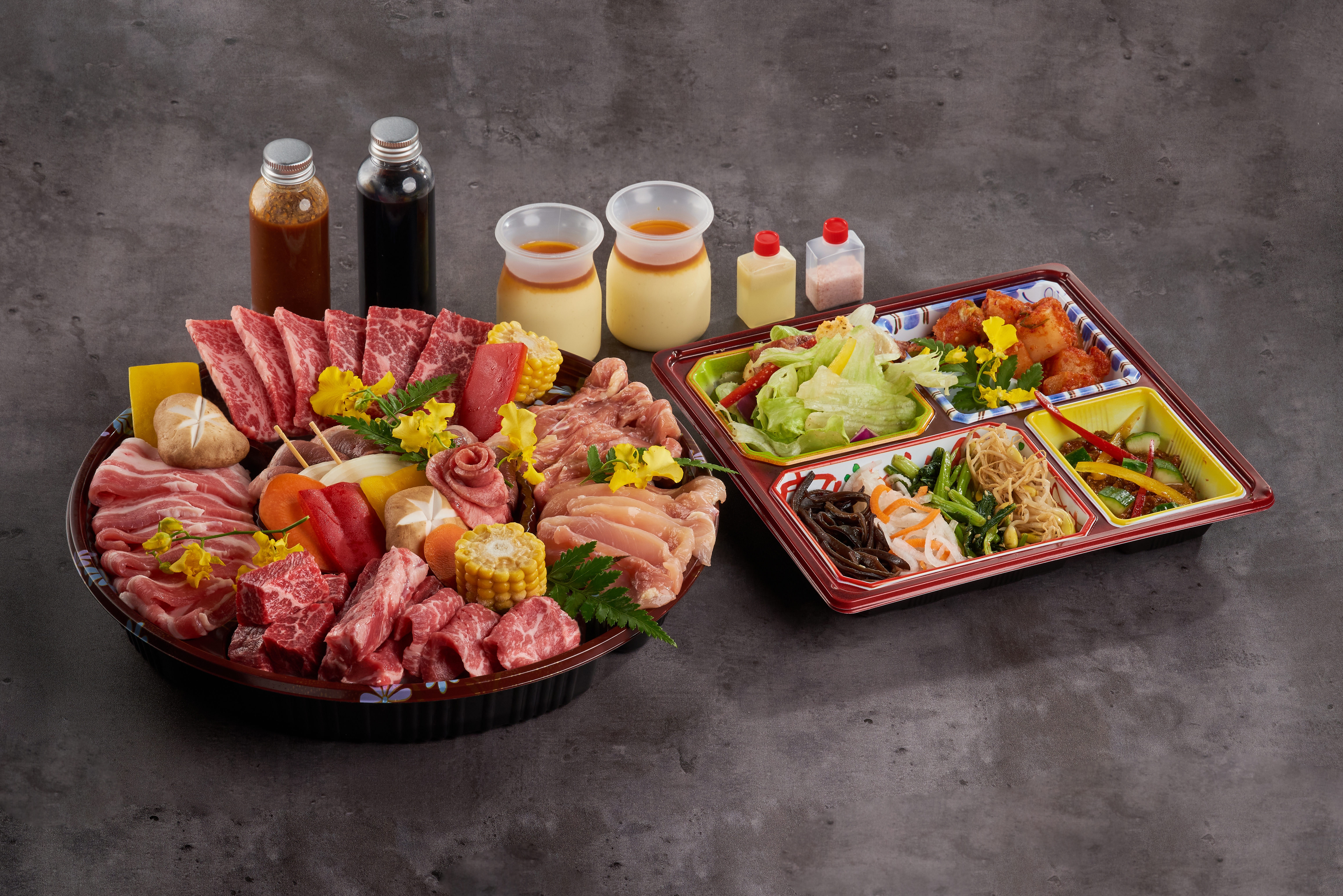 才2個人也想吃燒肉，那有什麼問題！「燒肉の名門·赤虎」也有小份量但肉類部位多樣選擇的「雙人派對燒肉組」。（燒肉の名門·赤虎提供）