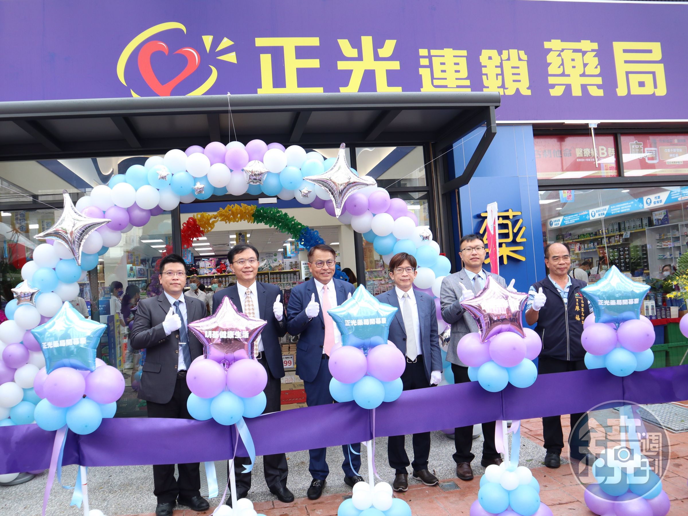 明基健康生活與正光連鎖藥局攜手，於台中烏日打造OMO智慧藥局二代店，翻轉傳統藥局經營型態。（明基健康生活提供）