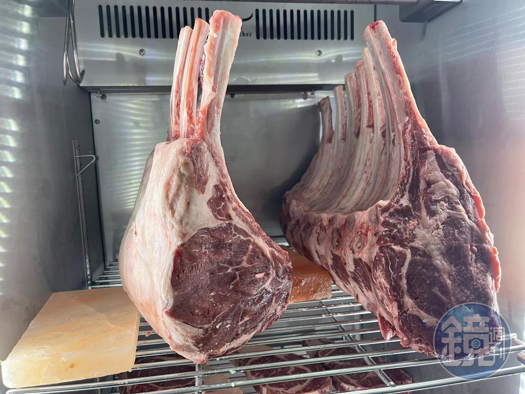 老闆吃肉還提供乾式熟成肉品等進階選擇。（限回頭客購買）