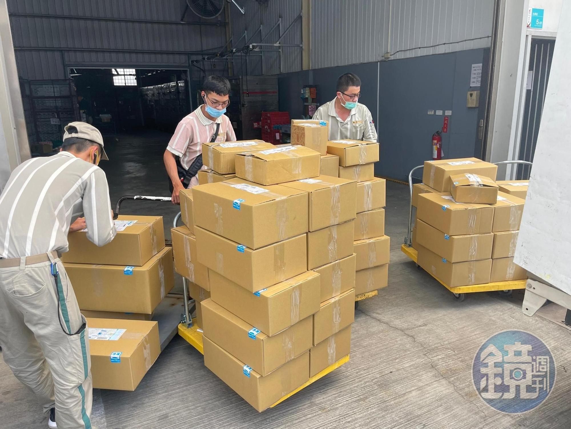出貨皆採黑貓宅急便冷凍配送，消費滿千免運費。