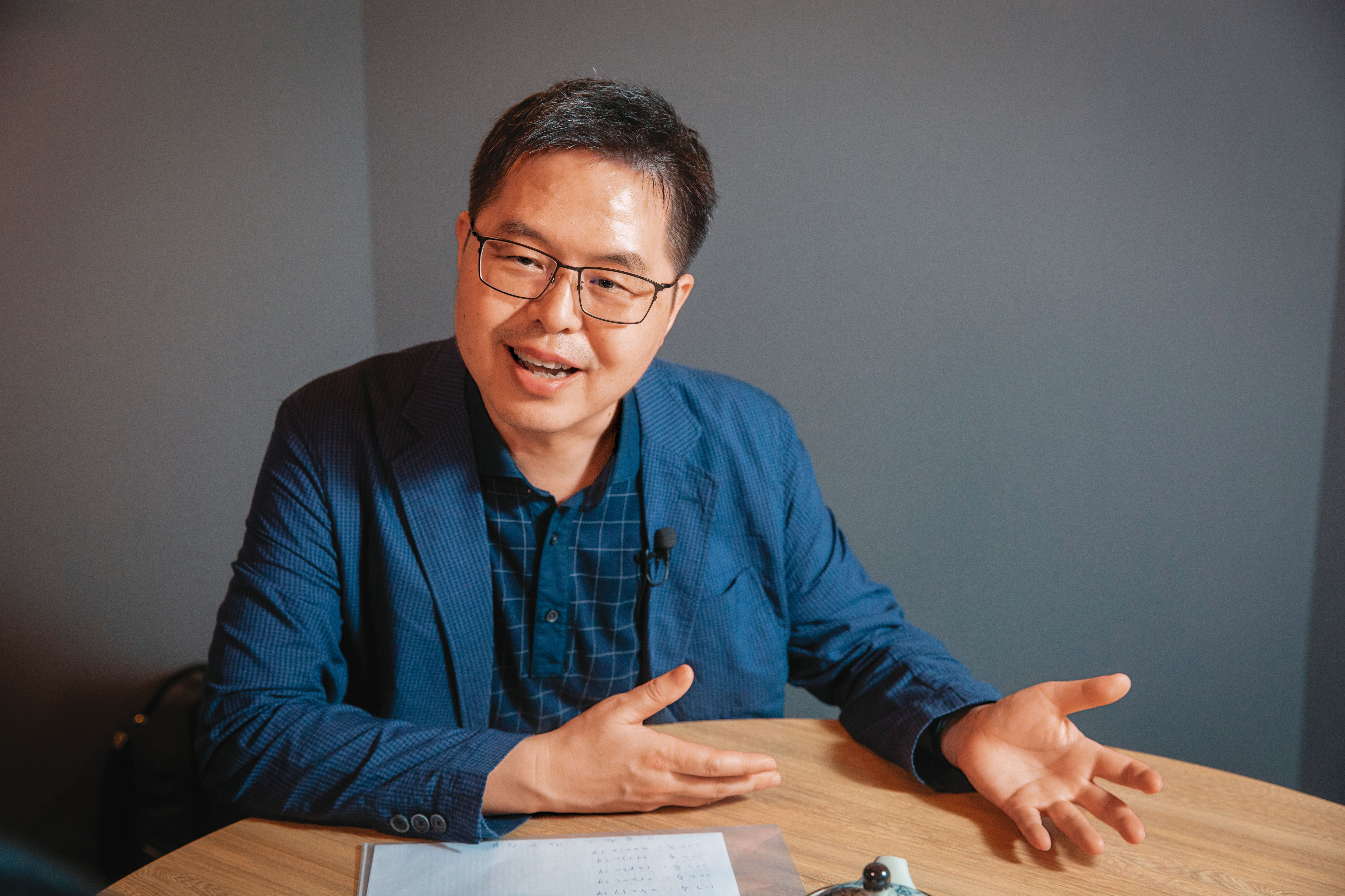 淡江大學風險管理與保險系副教授郝充仁表示，類全委保單應是量身訂製概念，望業者重拾初衷。