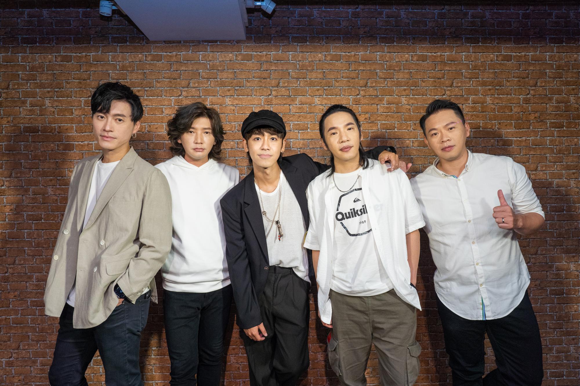 SOWHAT樂團將在9月11日於台北華山Legacy舉辦《和你一起 回到這裡》演唱會，邀來鼓鼓（中）助陣。（SOWHAT提供）